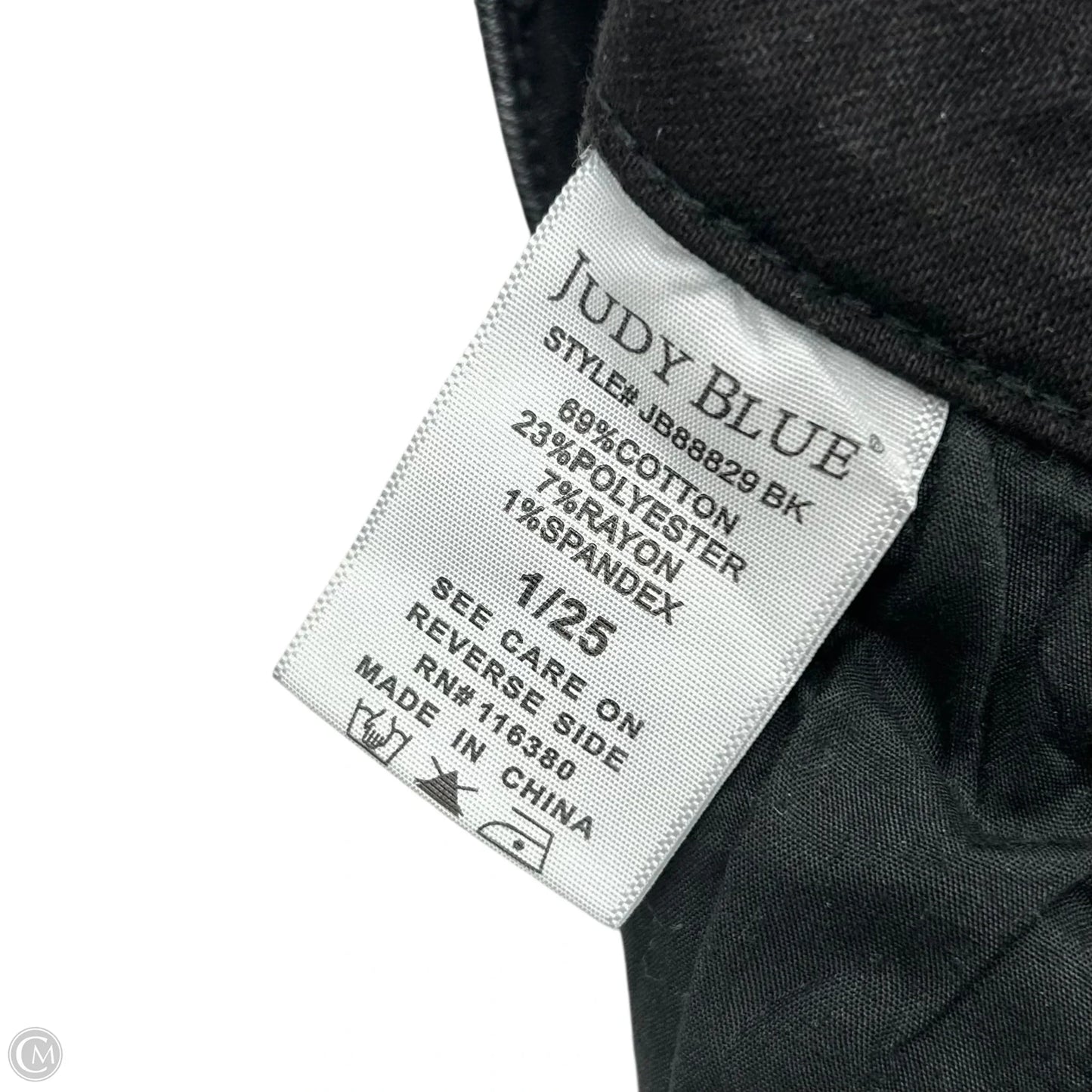 Jeans Cropped By Judy Blue In Black Denim, Size: 2