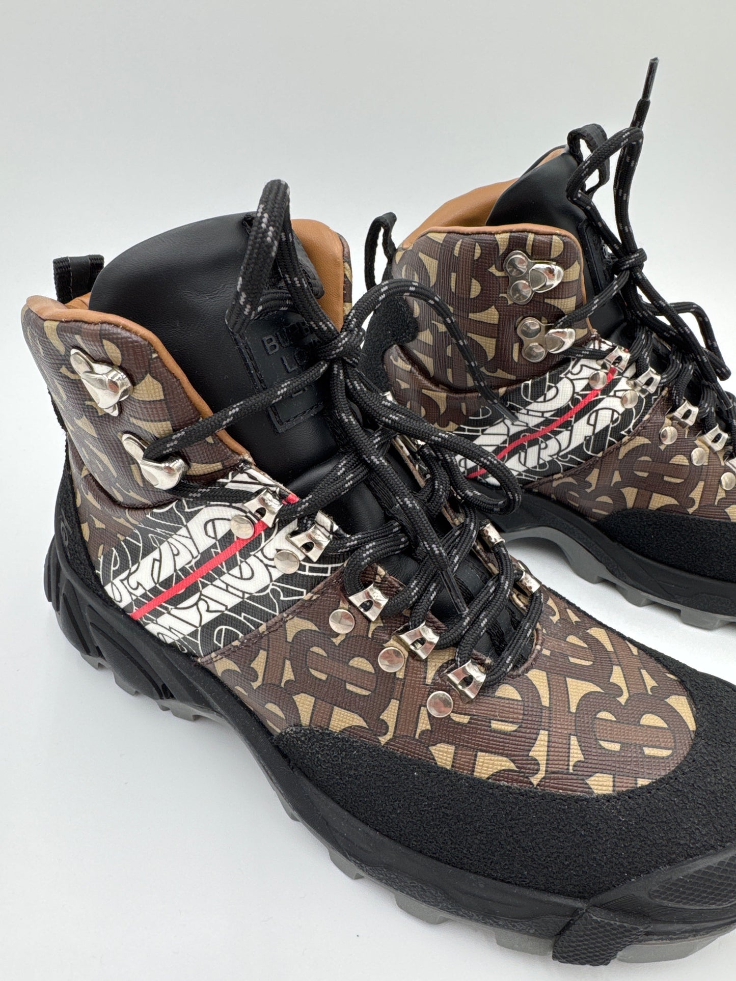 Boots Luxury Designer By Burberry In Brown, Size:8