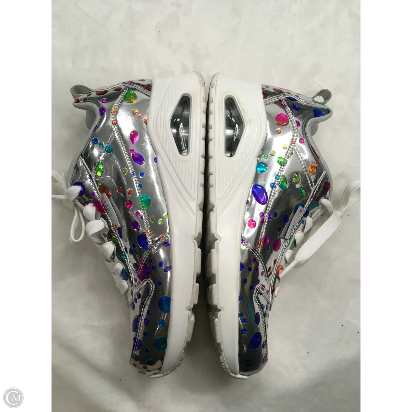 Shoes Sneakers By Skechers In Silver, Size: 7.5