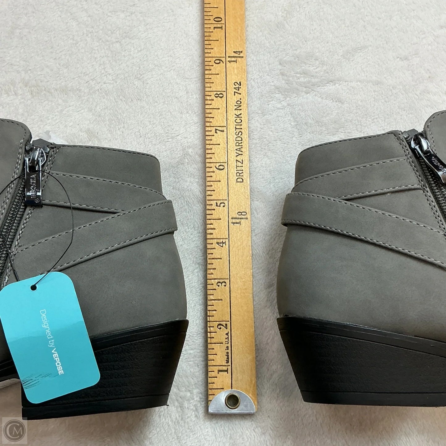 Boots Ankle Flats By Clothes Mentor In Grey, Size: 8.5