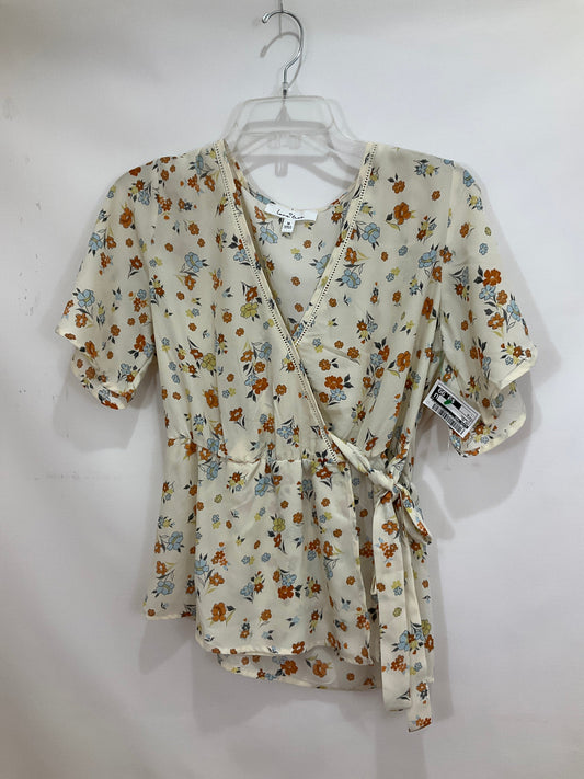 Top Short Sleeve By Love Tree  Size: M