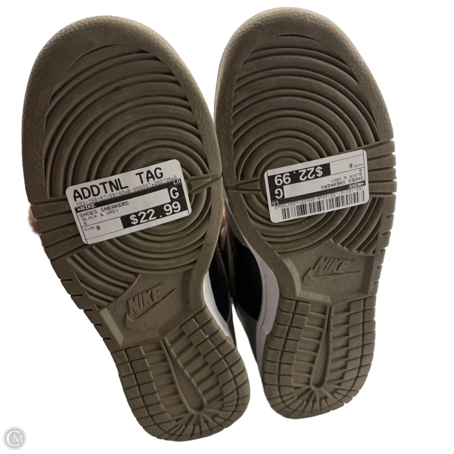 Shoes Sneakers By Nike In Black & Grey, Size: 8