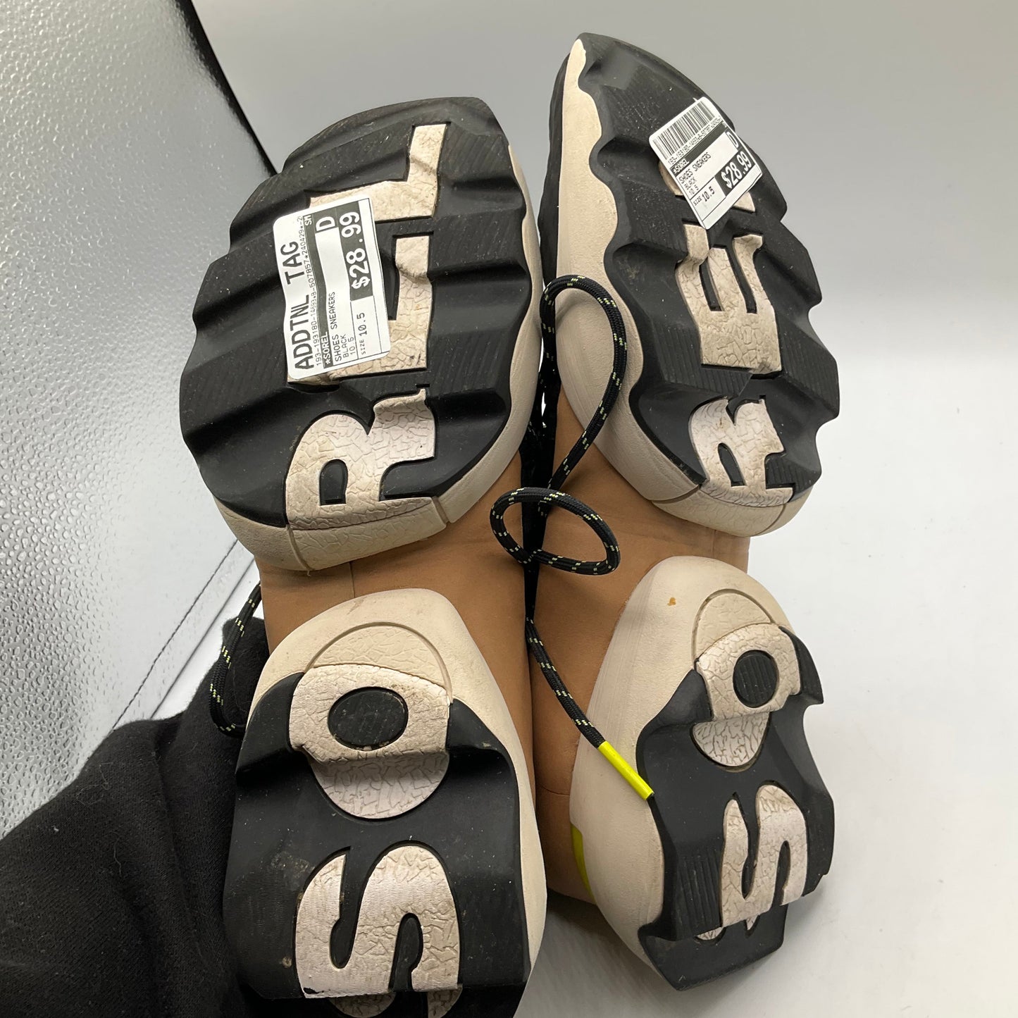 Shoes Sneakers By Sorel Size: 10.5