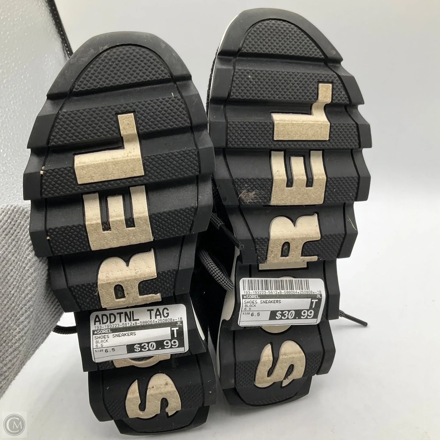 Shoes Sneakers By Sorel In Black, Size: 6.5