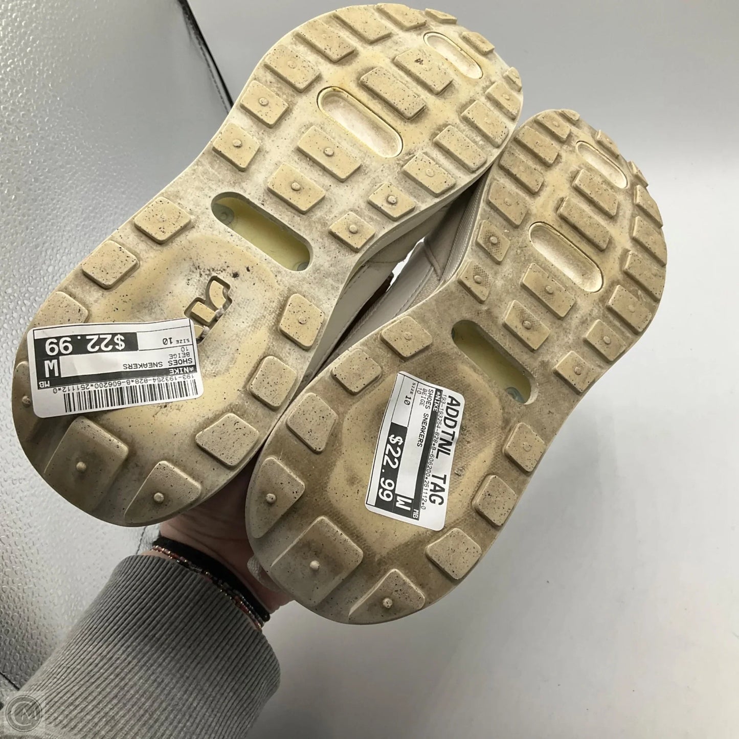 Shoes Sneakers By Nike In Beige, Size: 10