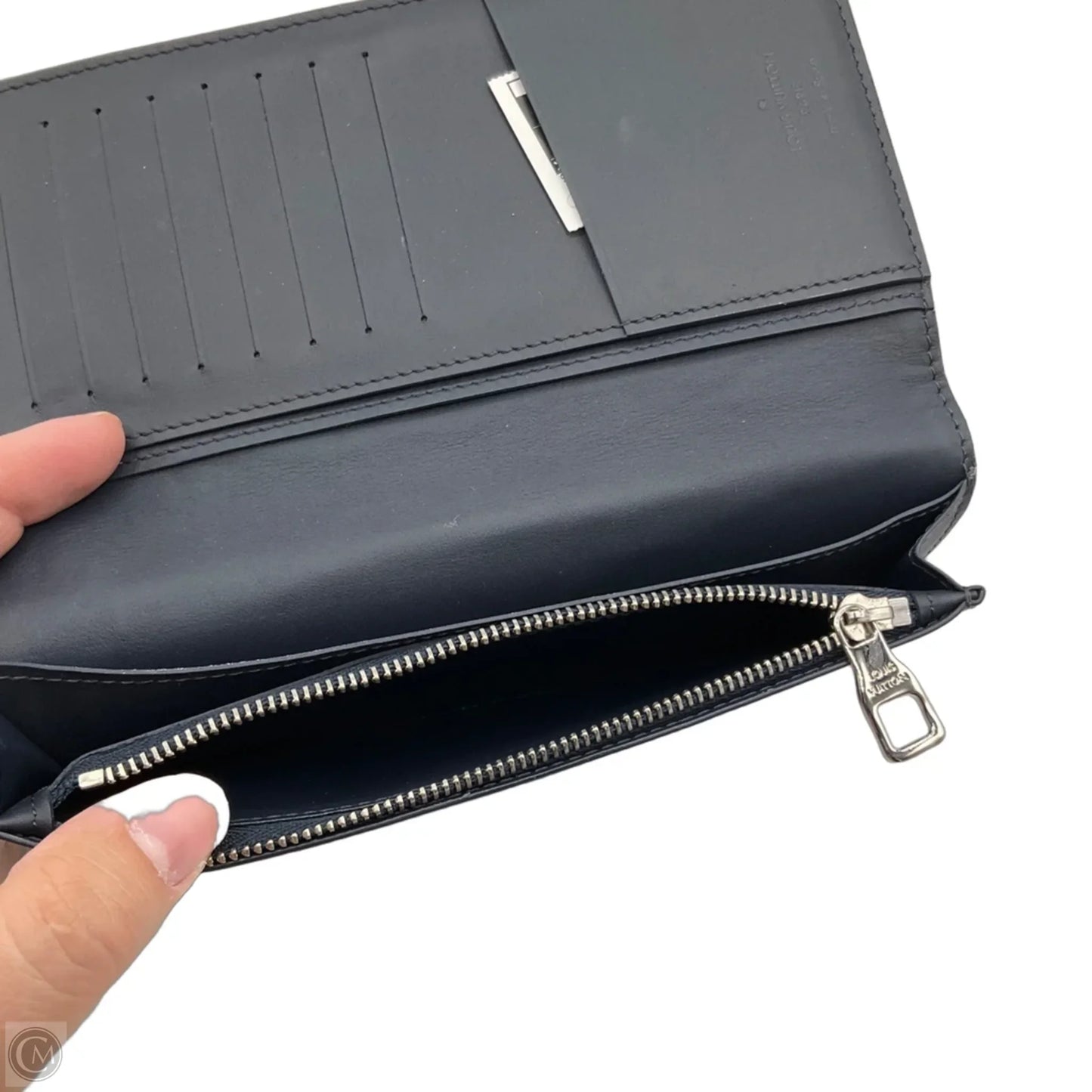 Wallet Luxury Designer By Louis Vuitton, Size: Medium