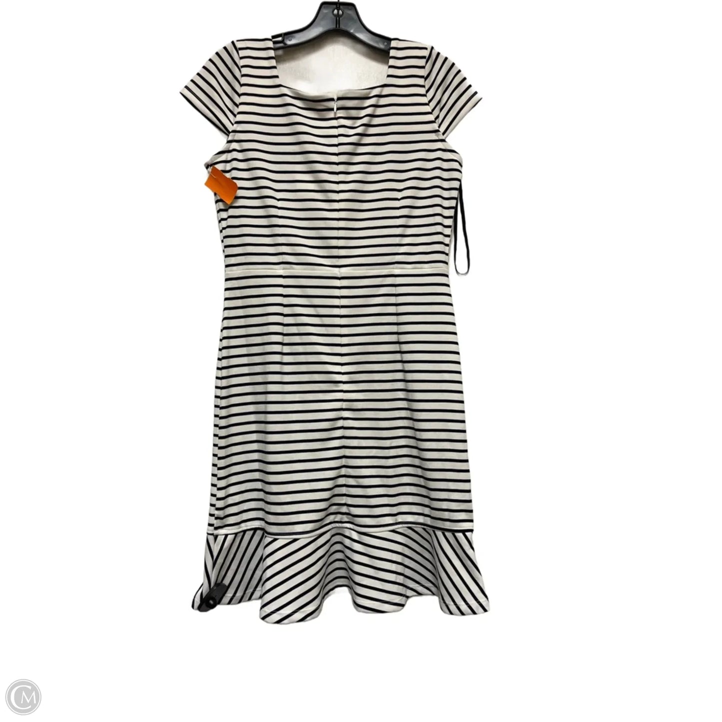 Dress Casual Short By Banana Republic In Striped Pattern, Size: S