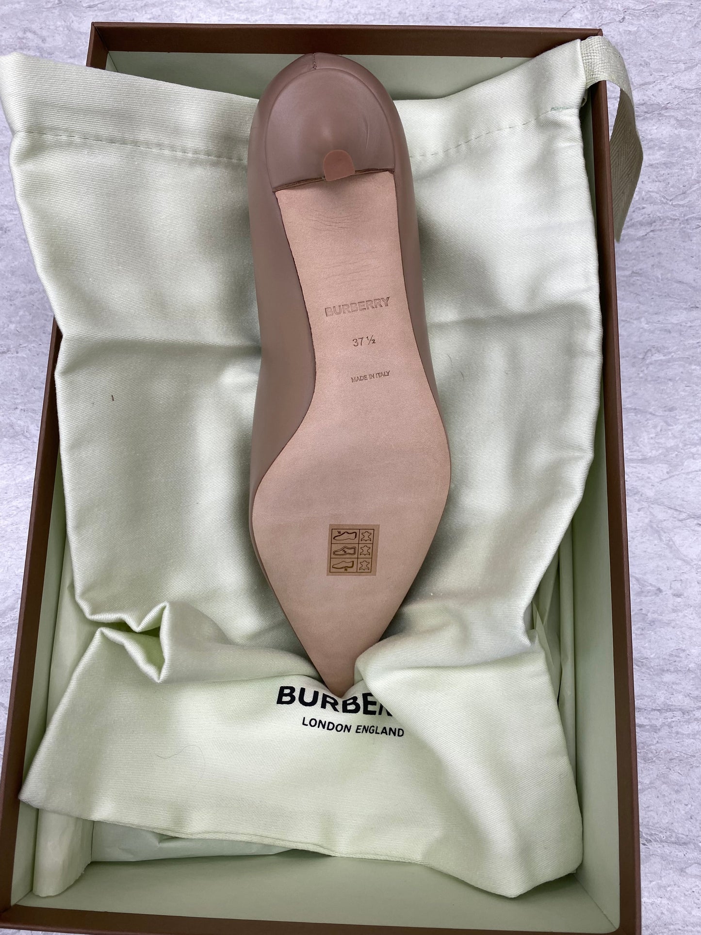 Shoes Luxury Designer By Burberry  Size: 7