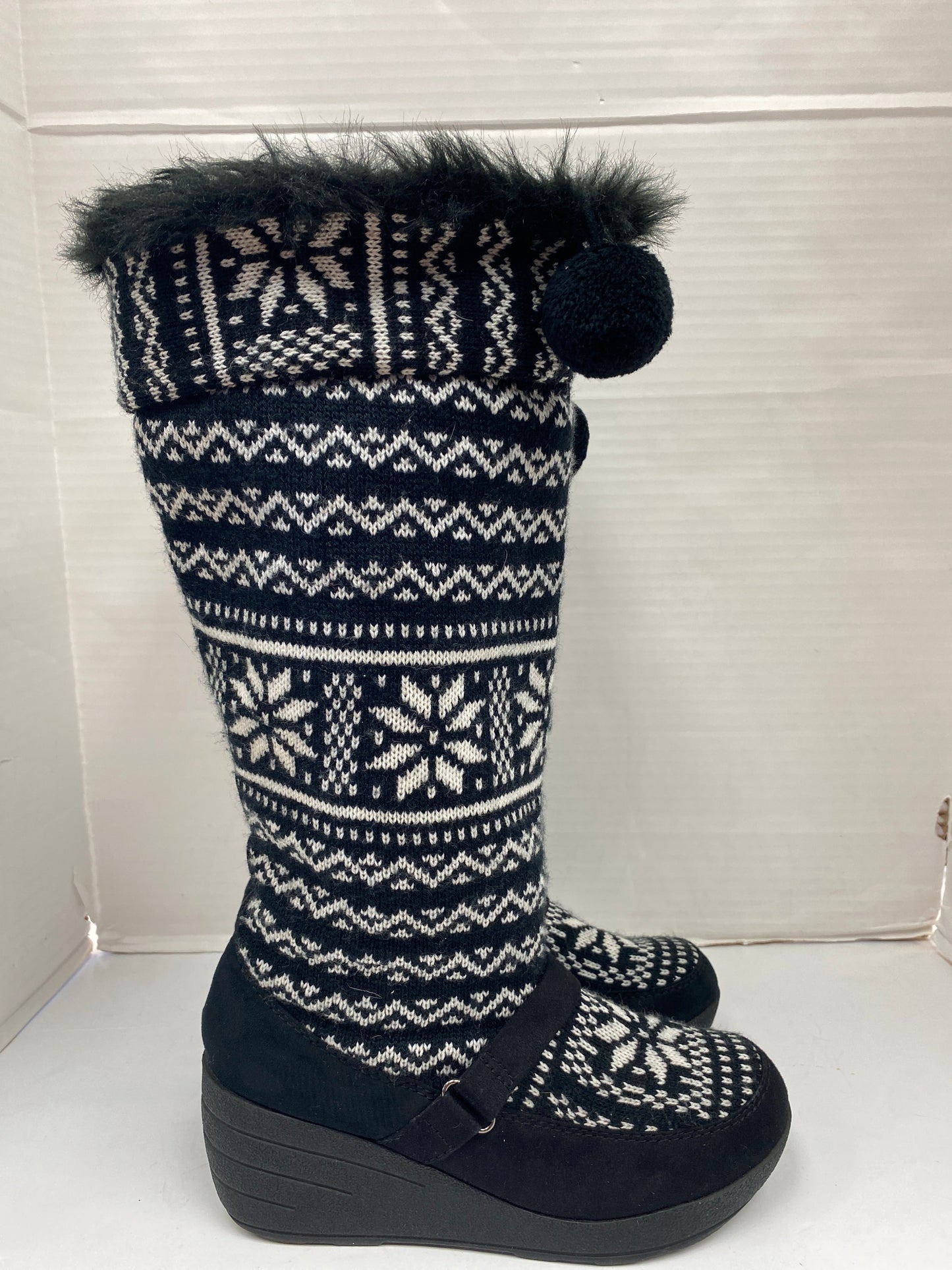 Boots Knee Heels By Clothes Mentor In Black & White, Size: 9