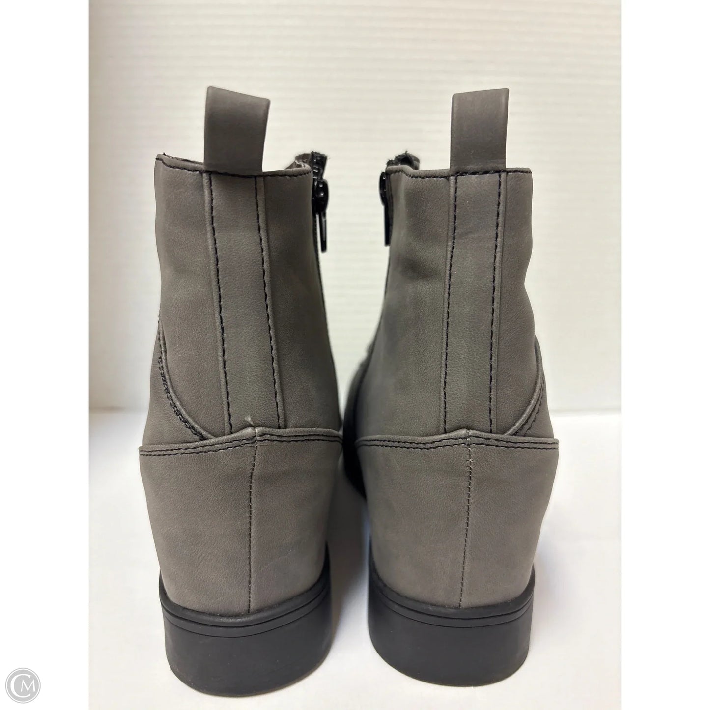 Boots Ankle Flats By Clothes Mentor In Grey, Size: 8.5