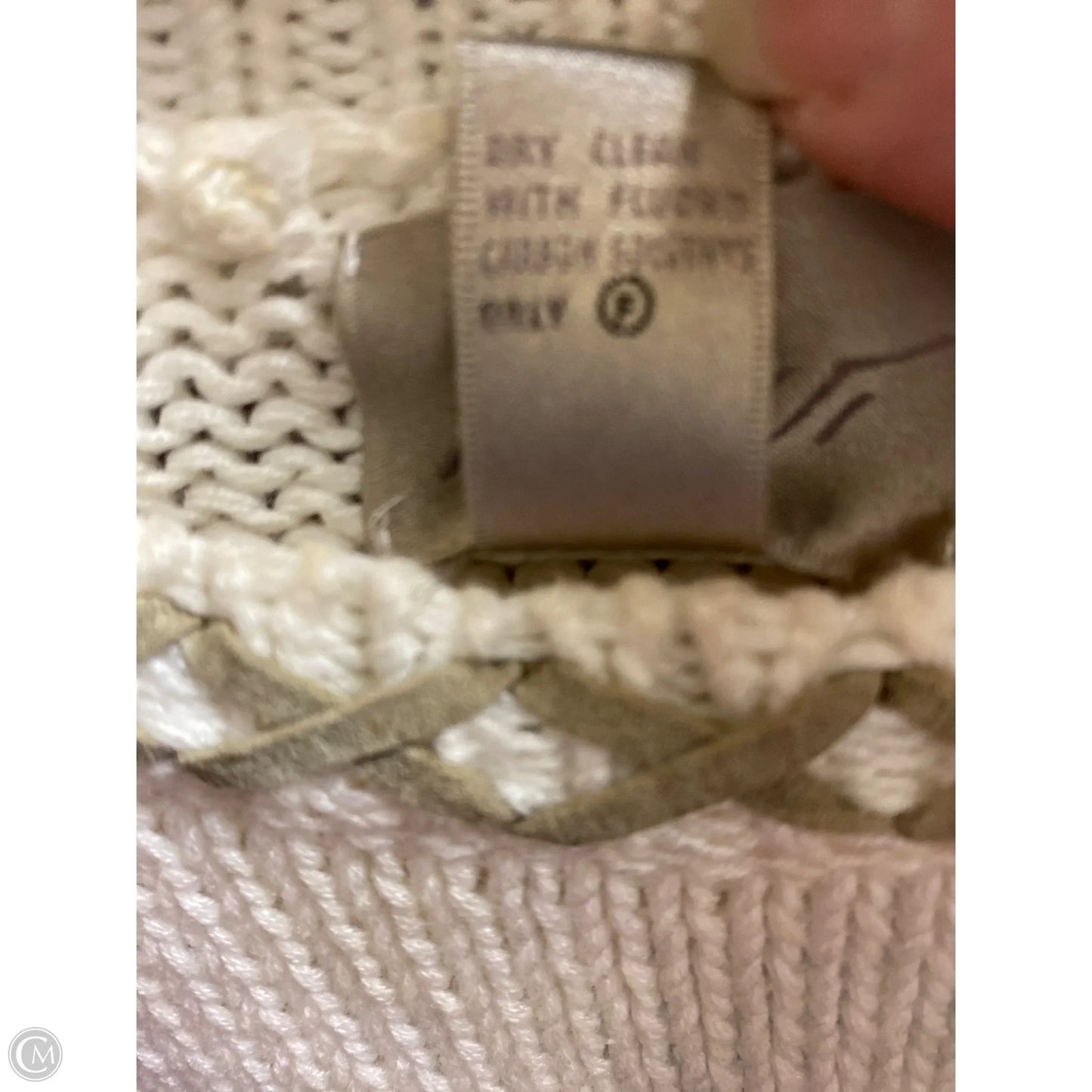 Sweater By Clothes Mentor In White, Size: M