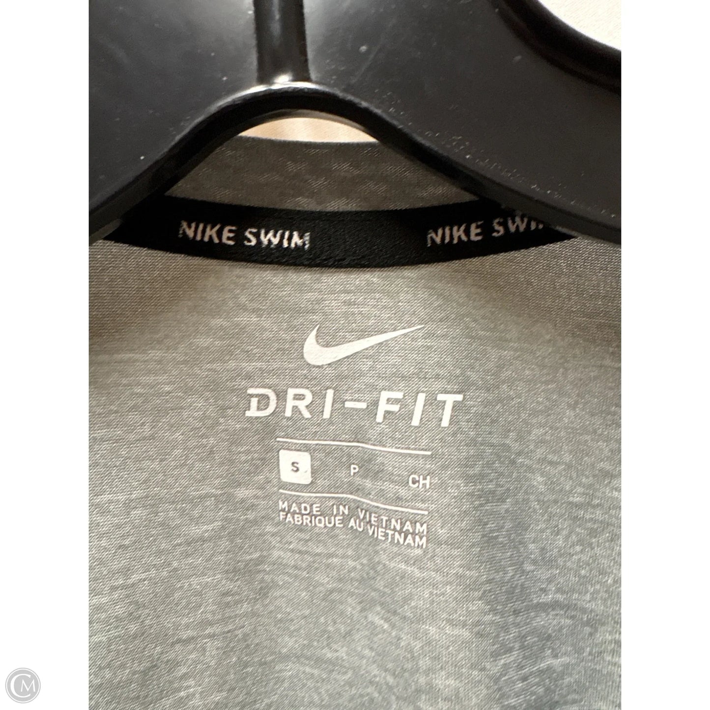 Athletic Top Long Sleeve Crewneck By Nike In Grey, Size: S