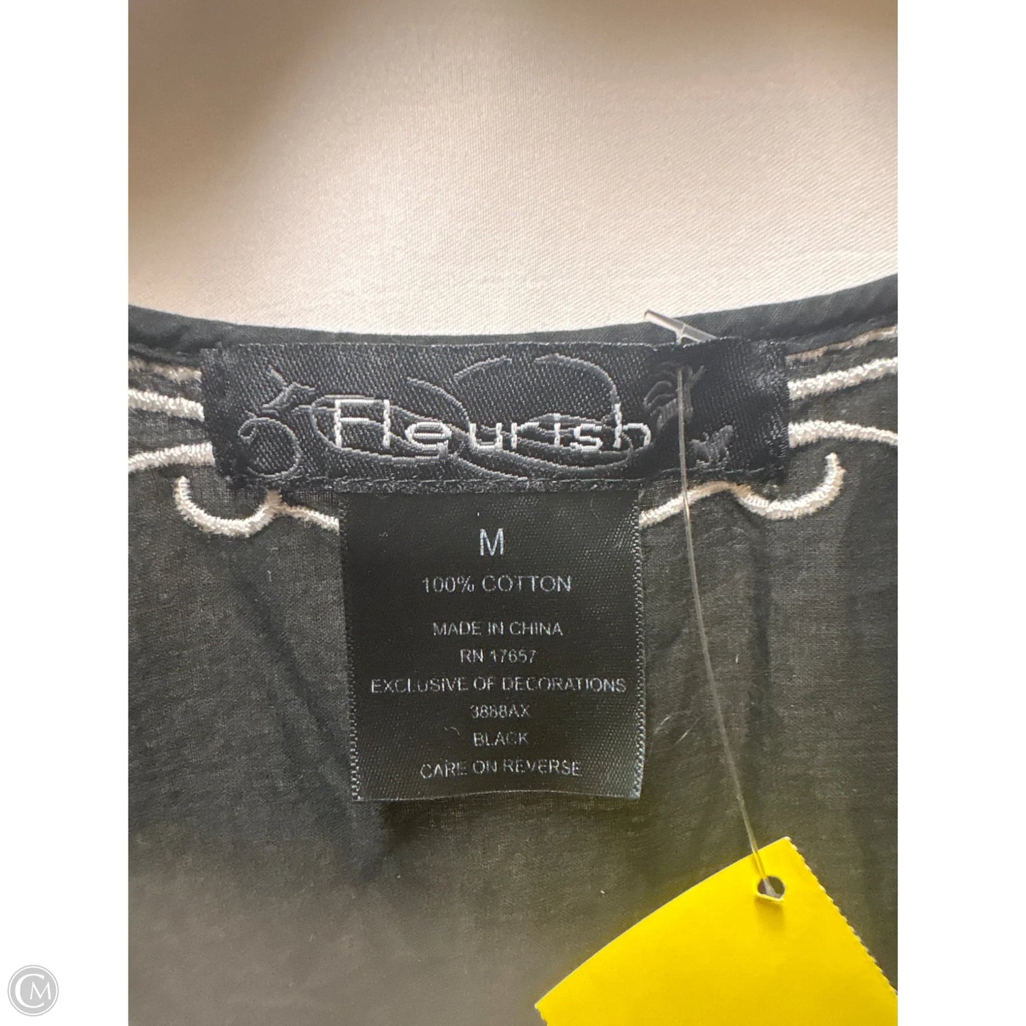 Top Short Sleeve By Clothes Mentor In Black, Size: M
