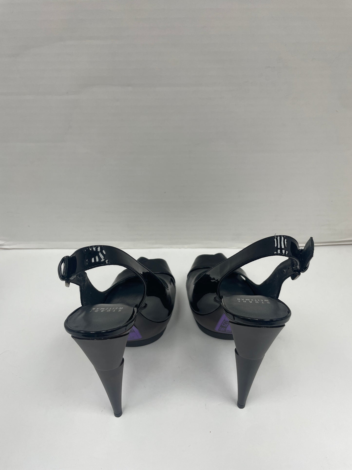 Shoes Designer By Stuart Weitzman Size: 6