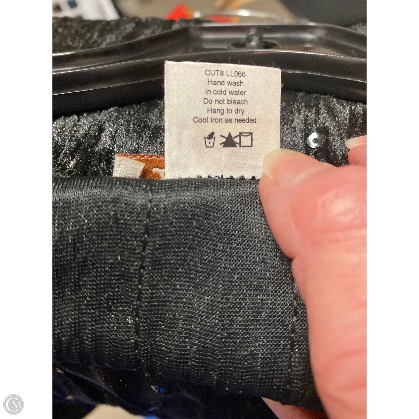 Top Short Sleeve By Clothes Mentor In Black, Size: M