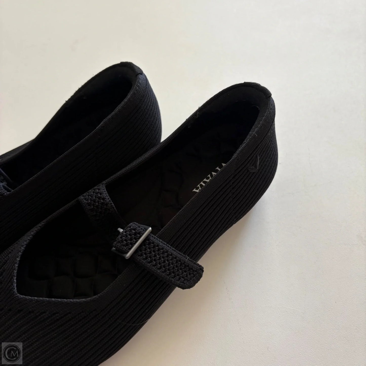 Shoes Flats By Vivaia In Black, Size: 6