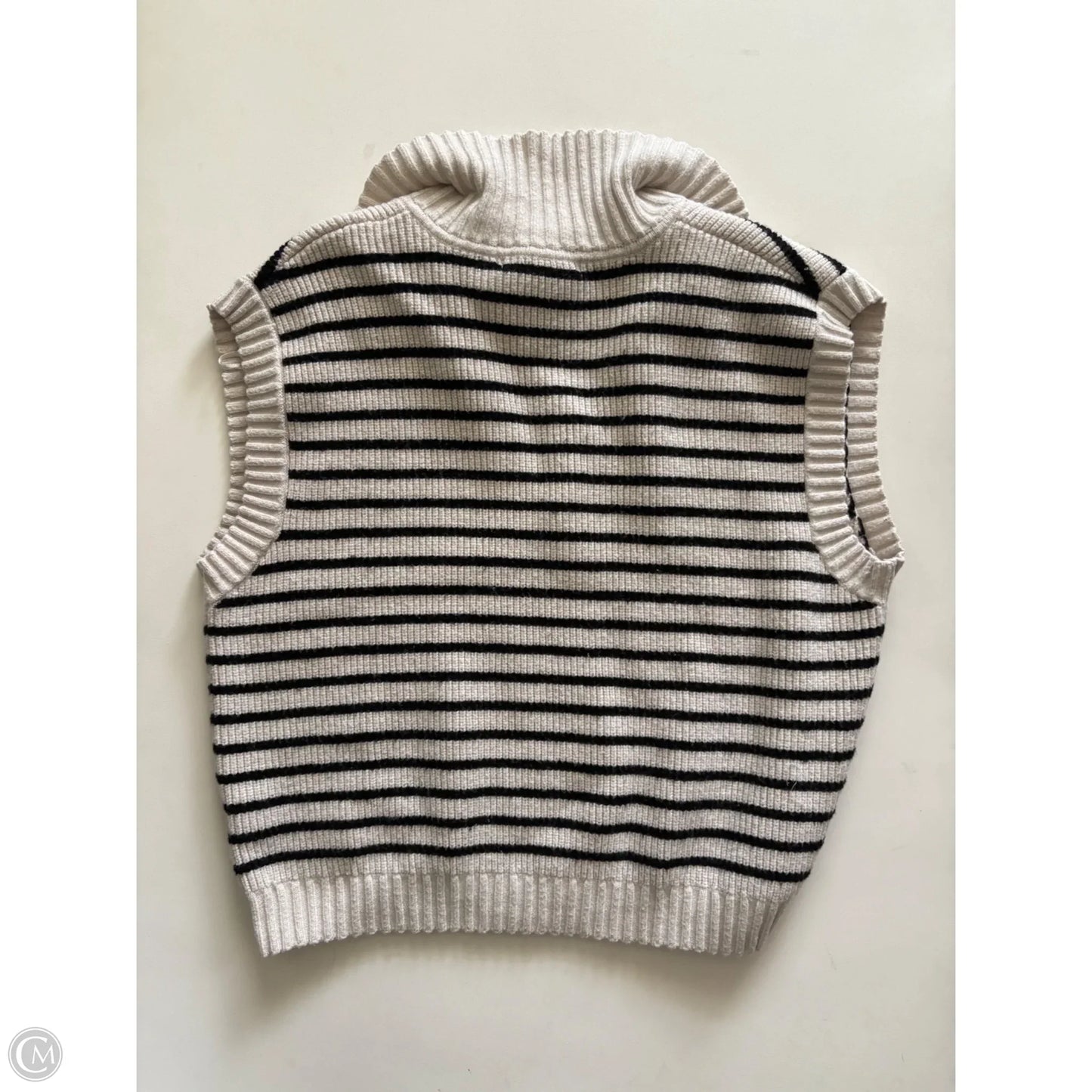 Sweater Short Sleeve By Moon And Madison In Striped Pattern, Size: L