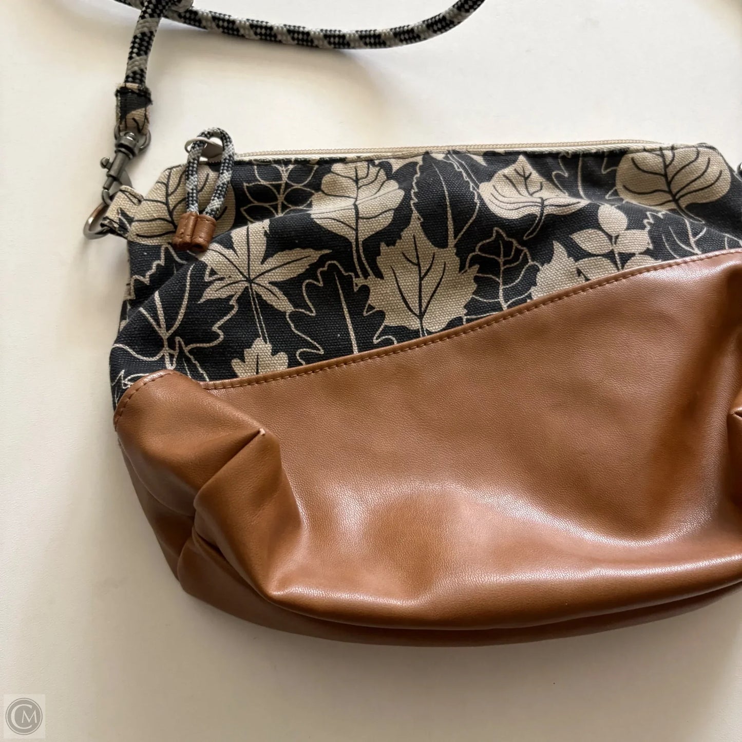 Crossbody By Kavu, Size: Small