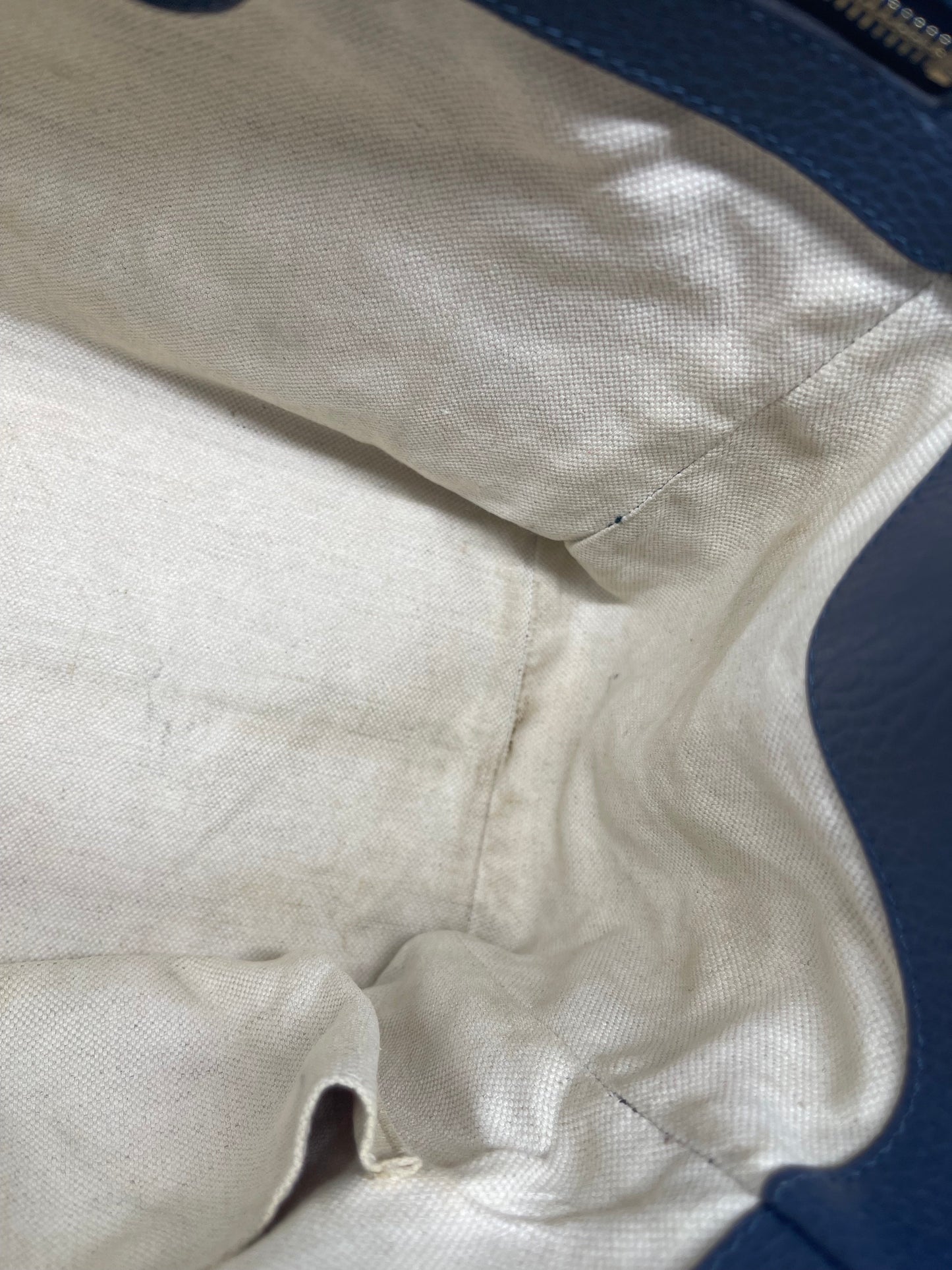 Handbag Luxury Designer By Gucci, Size: Medium