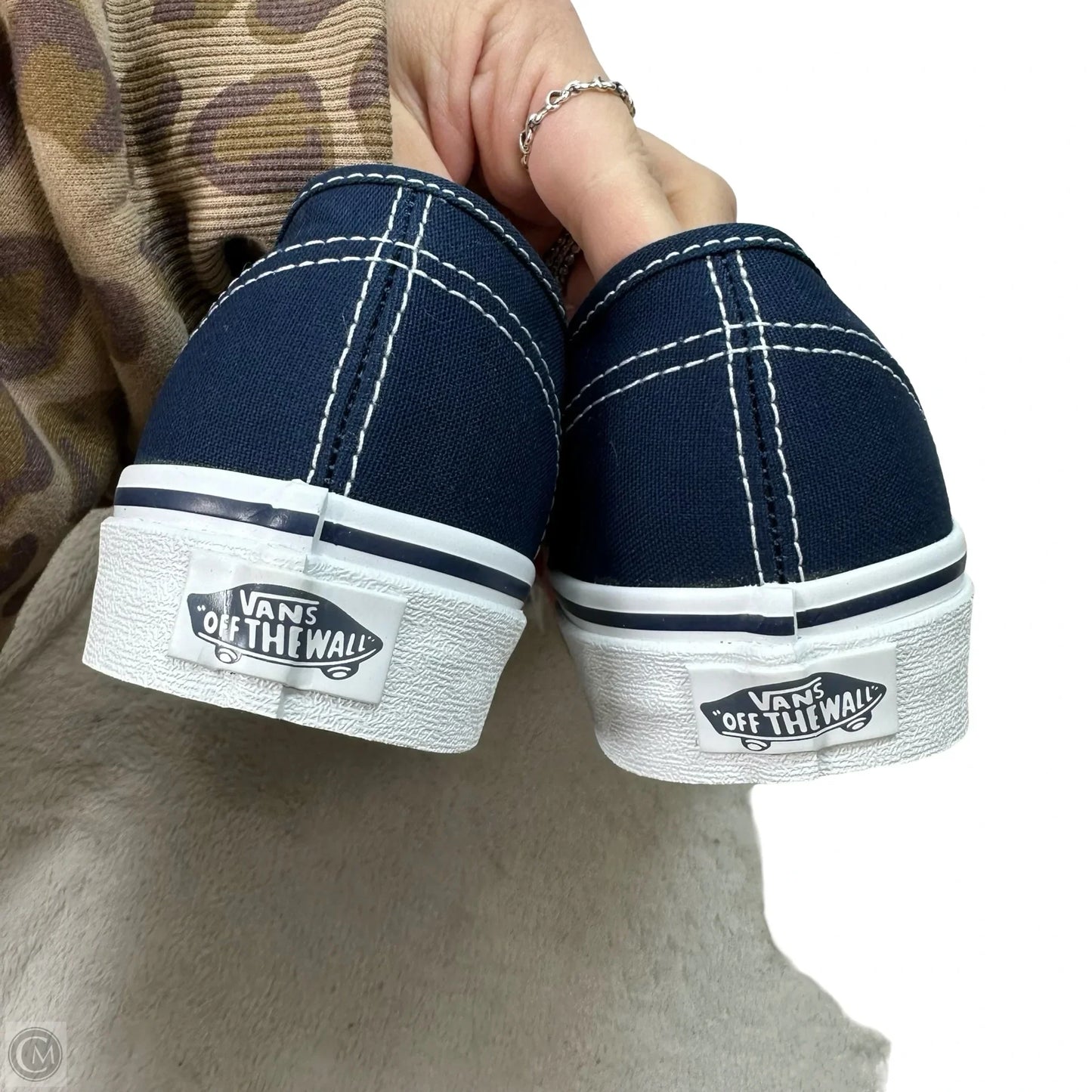 Shoes Sneakers By Vans In Navy, Size: 7