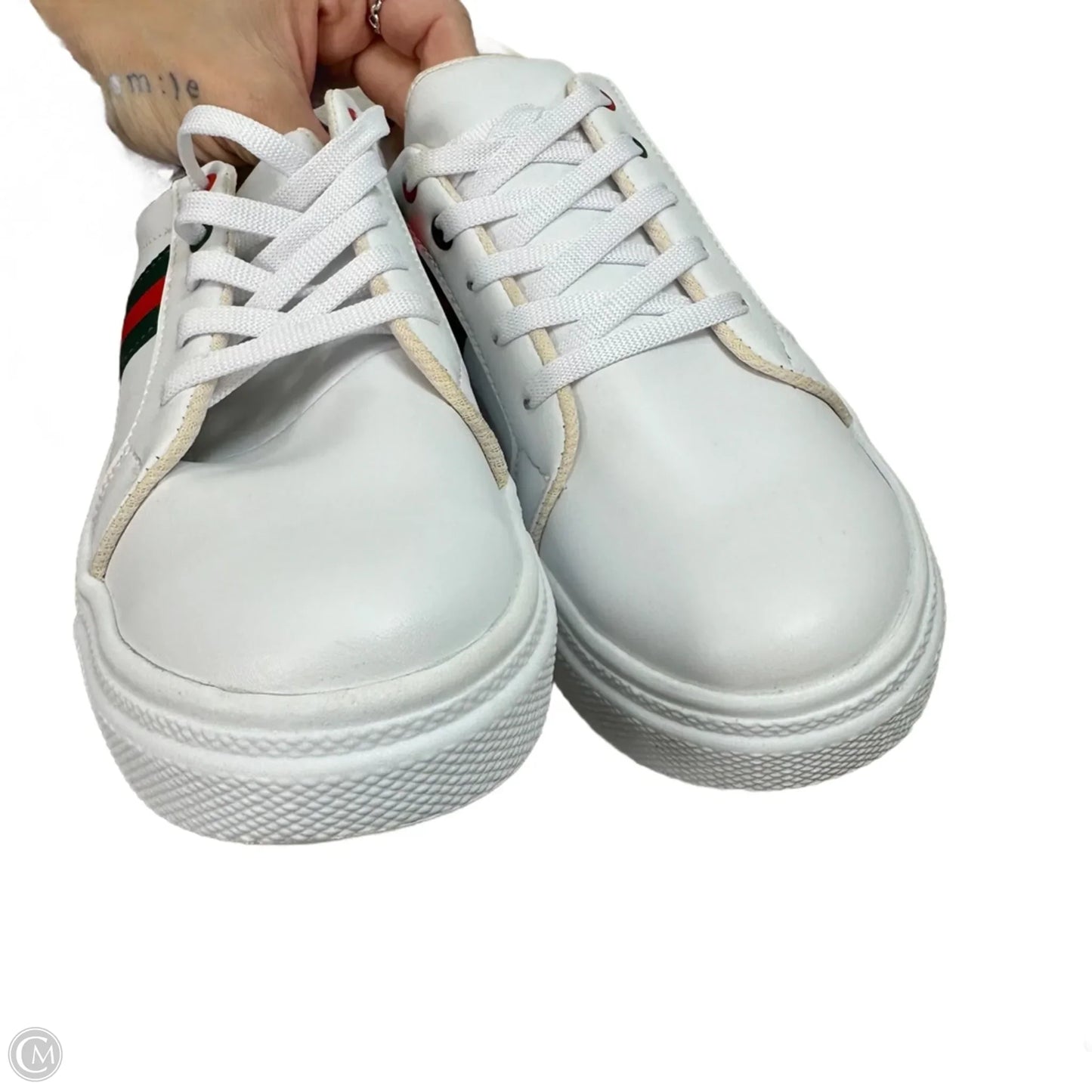 Shoes Sneakers By Clothes Mentor In White, Size: 9