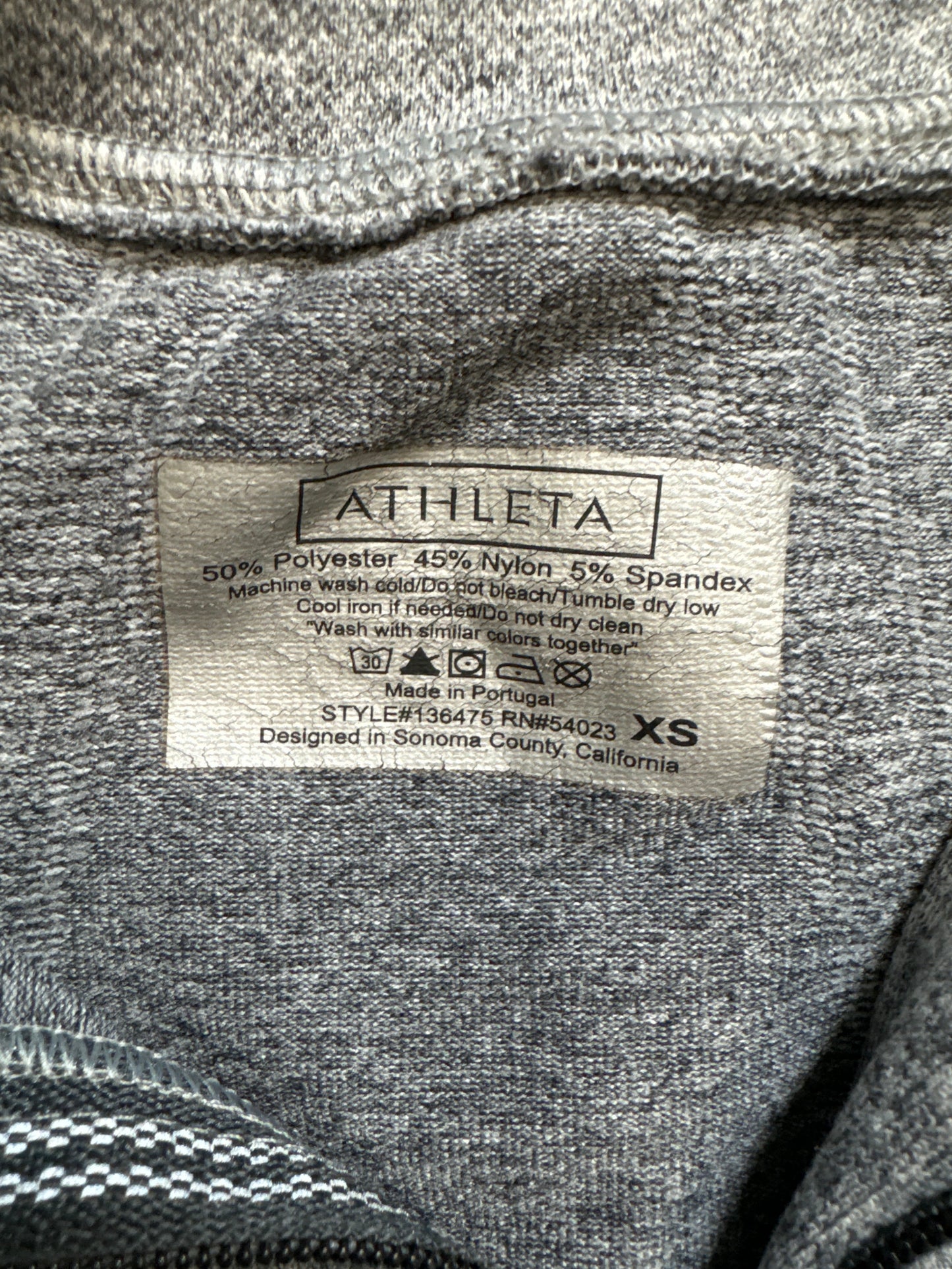 Athletic Top Long Sleeve Collar By Athleta In Grey, Size: Xs