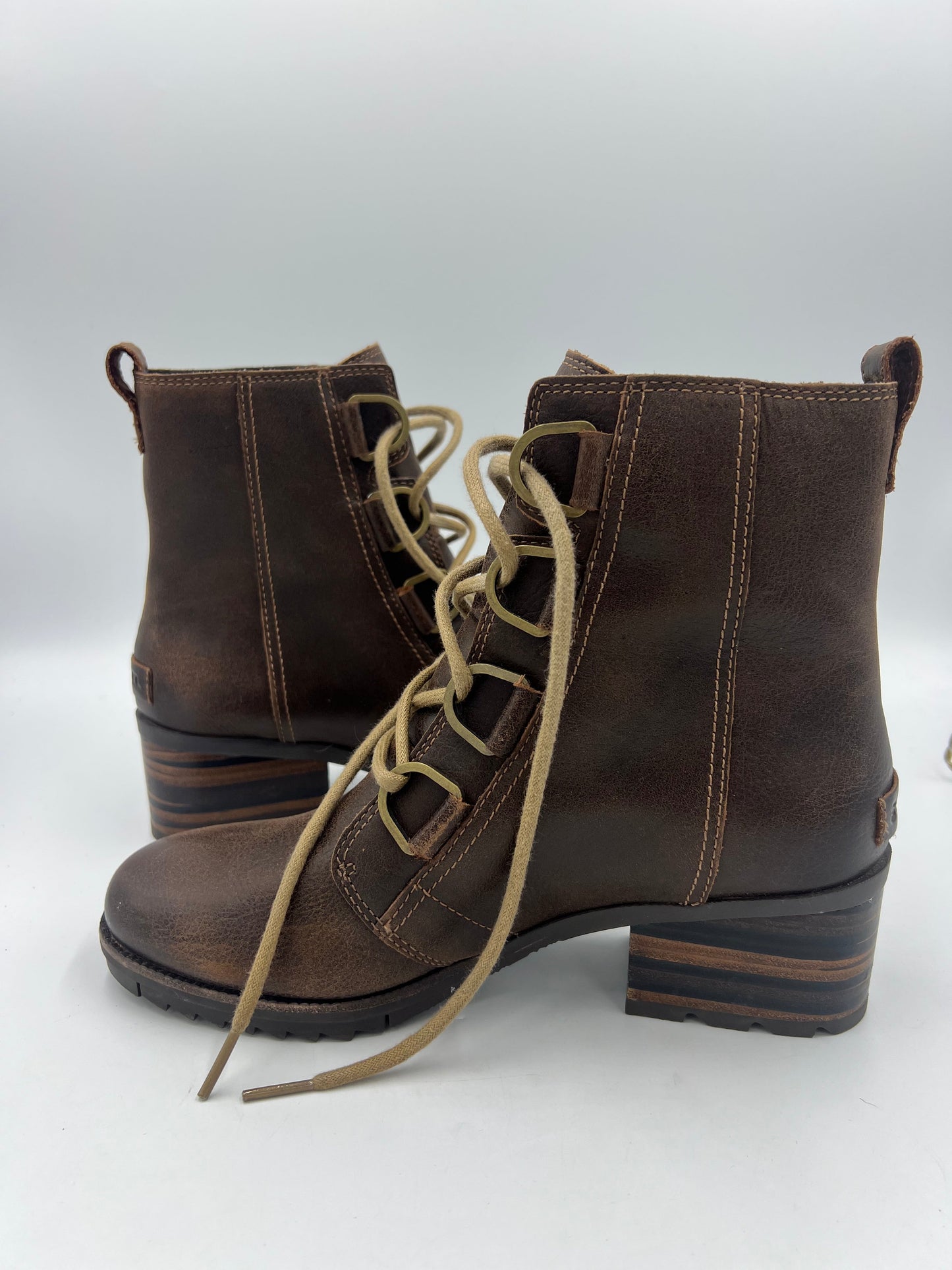 Like New! Boots Designer By Sorel  Size: 8