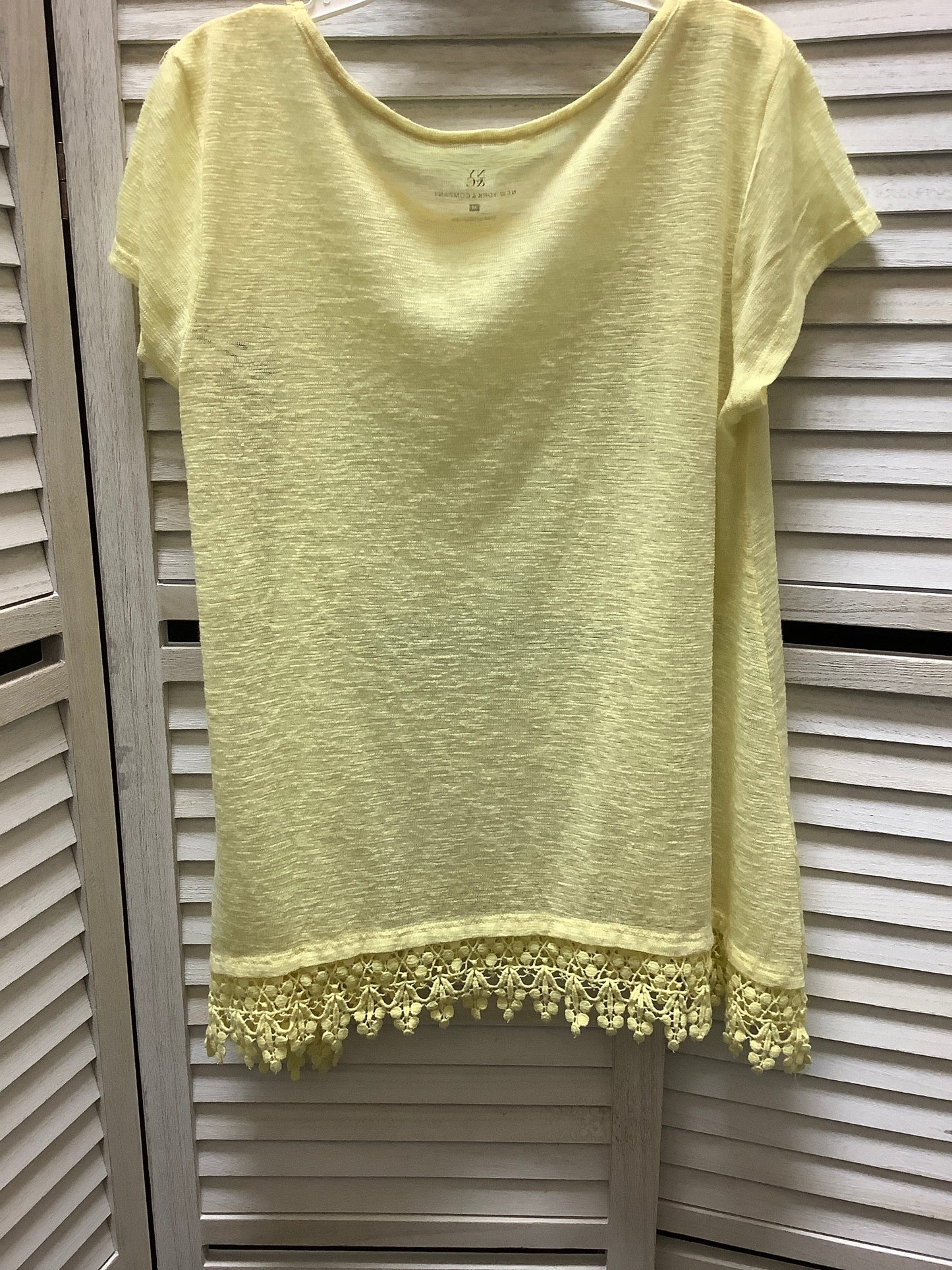 Top Short Sleeve Basic By New York And Co Size: M