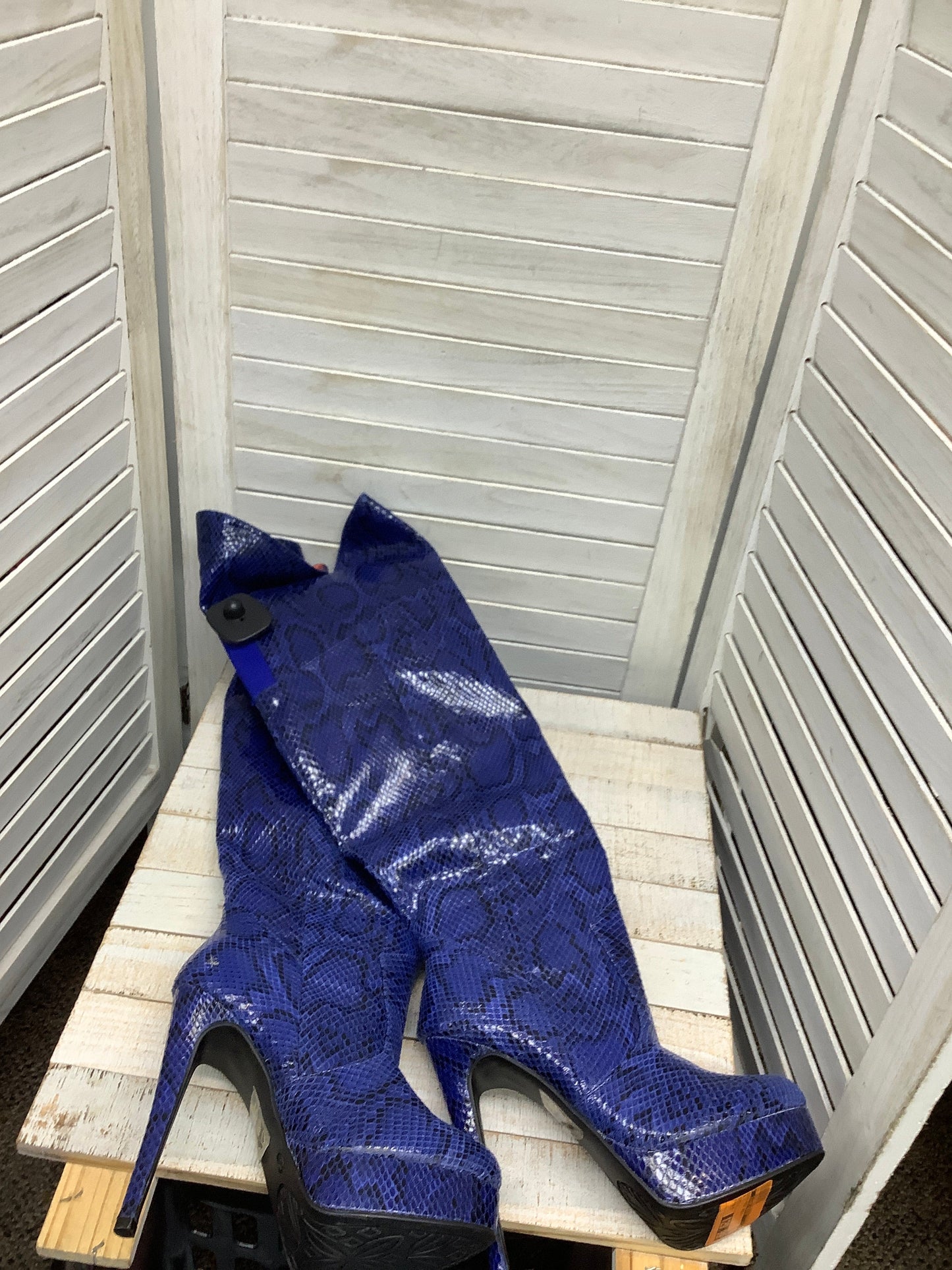 Boots Knee Heels By Clothes Mentor Size: 6.5