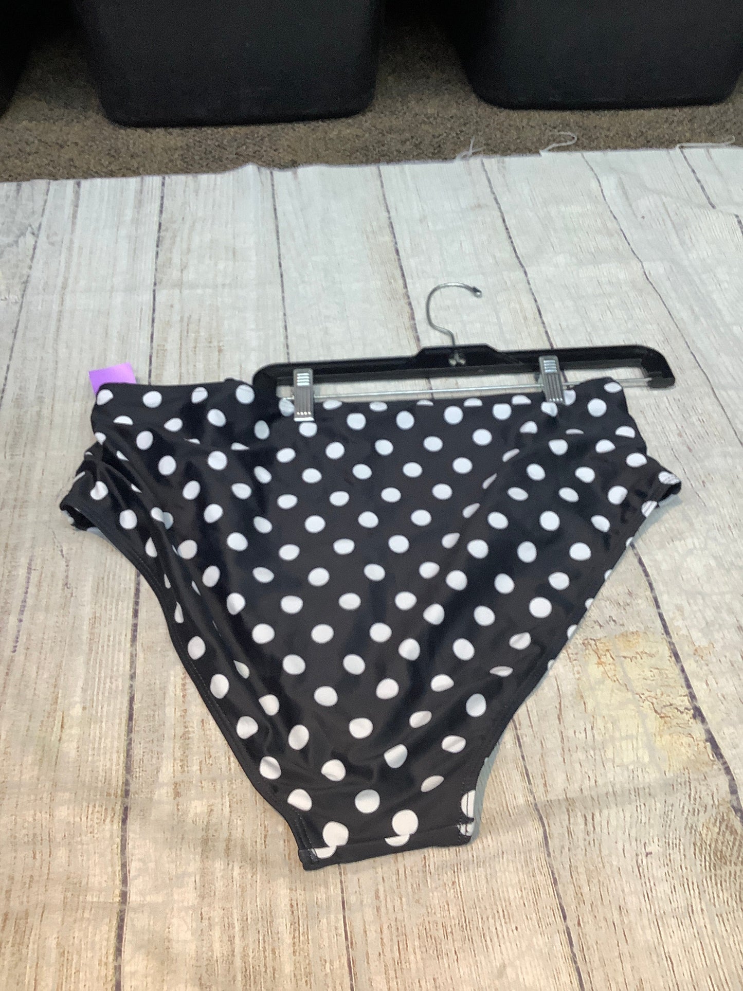 Swimsuit Bottom By Clothes Mentor Size: 2x