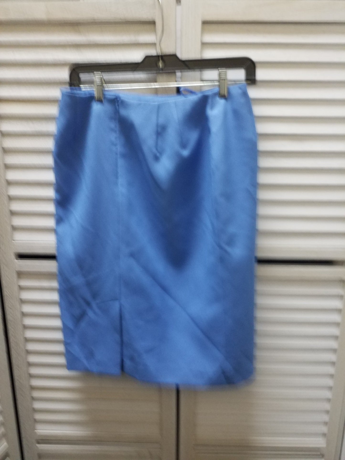 Skirt Midi By Larry Levine Size: 8