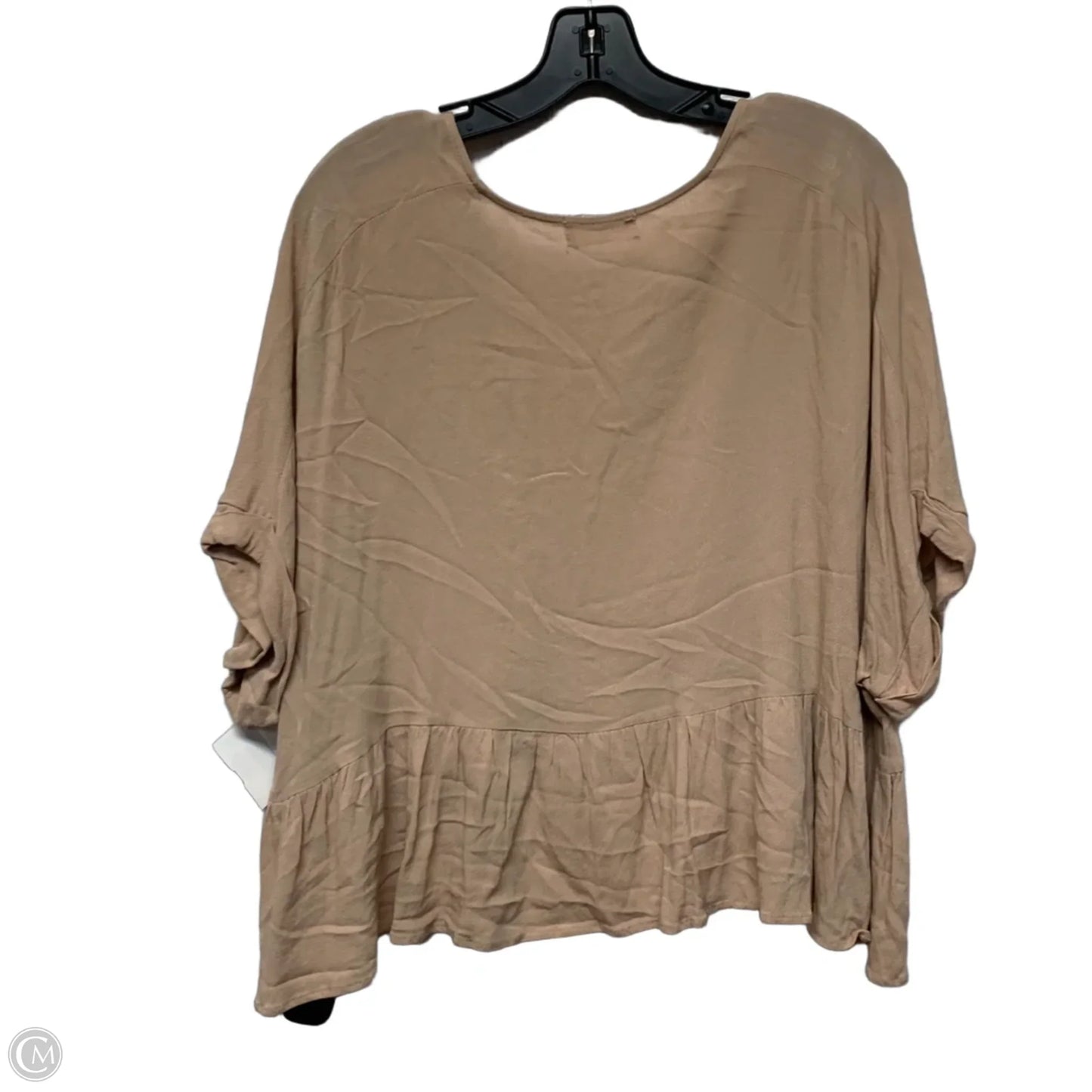 Top Short Sleeve By Vestique In Tan, Size: M