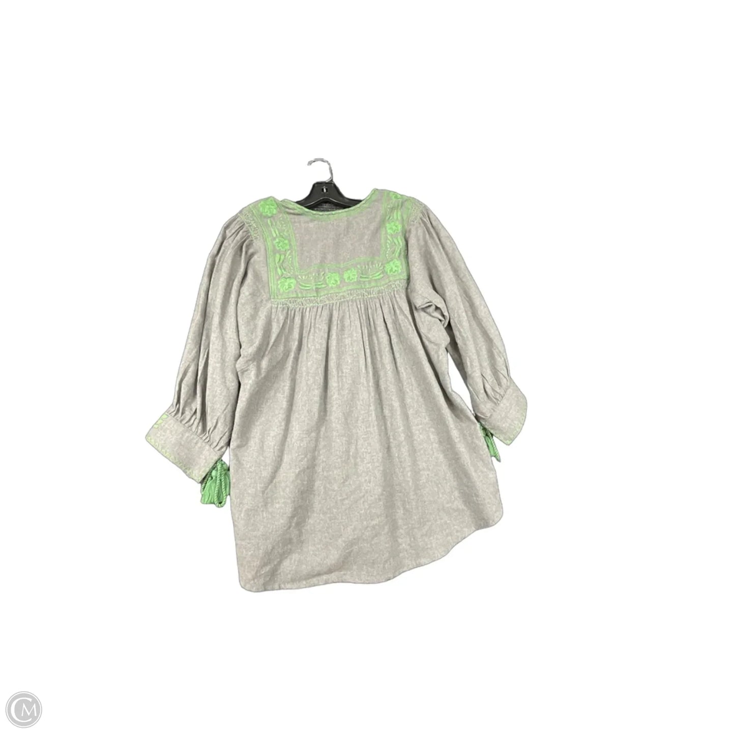 Top Long Sleeve By Cmb In Grey, Size: Xs
