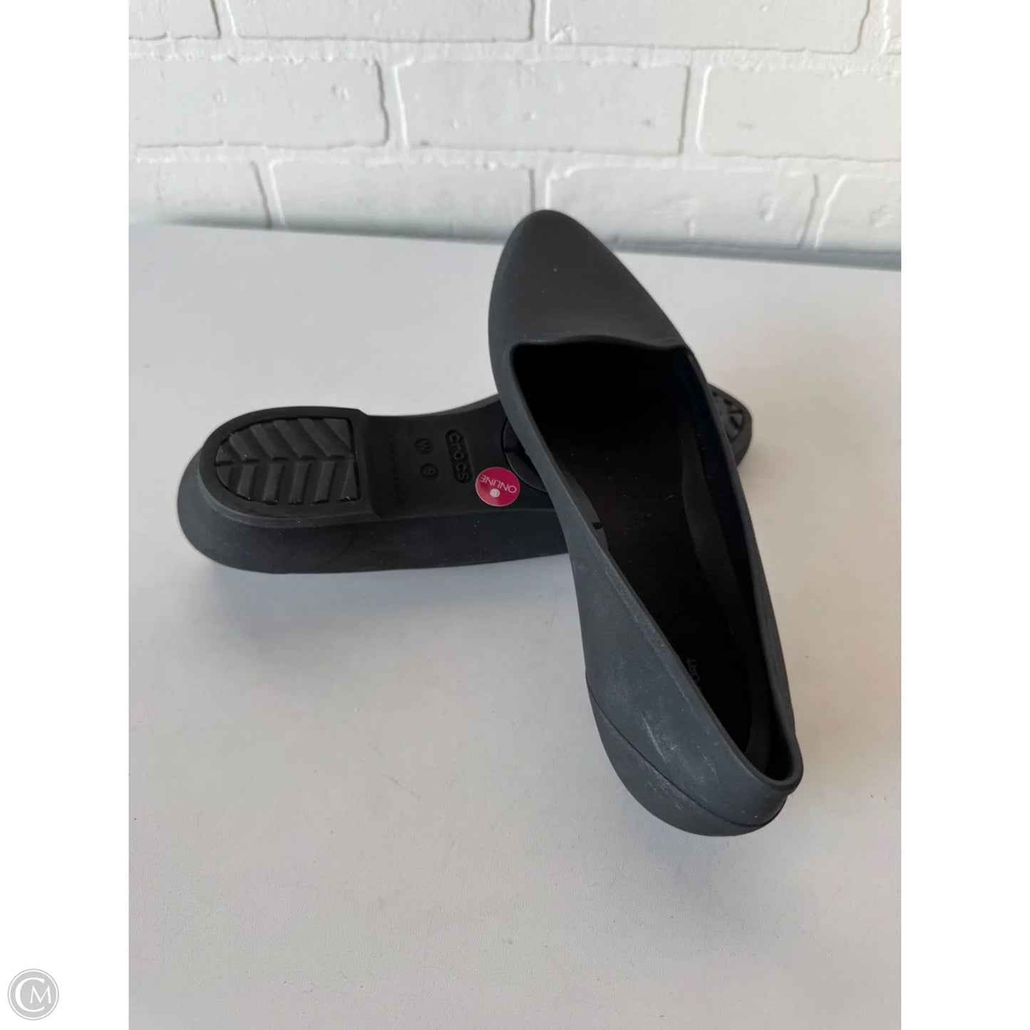 Shoes Flats By Crocs In Black, Size: 9
