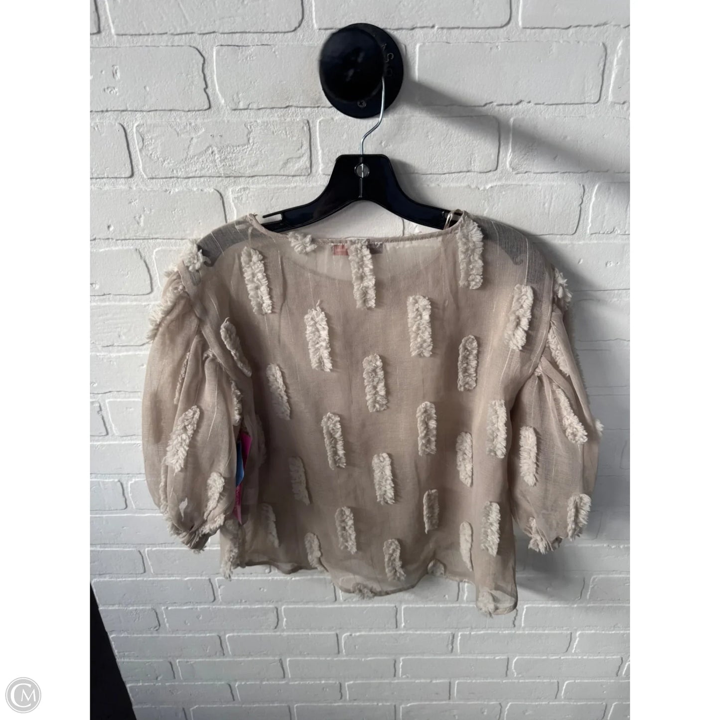 Top Short Sleeve By Clothes Mentor In Tan, Size: S