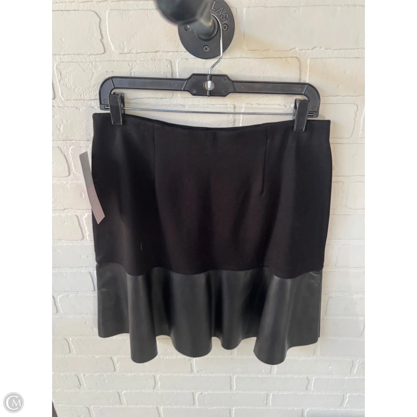Skirt Mini & Short By Cabi In Black, Size: 8