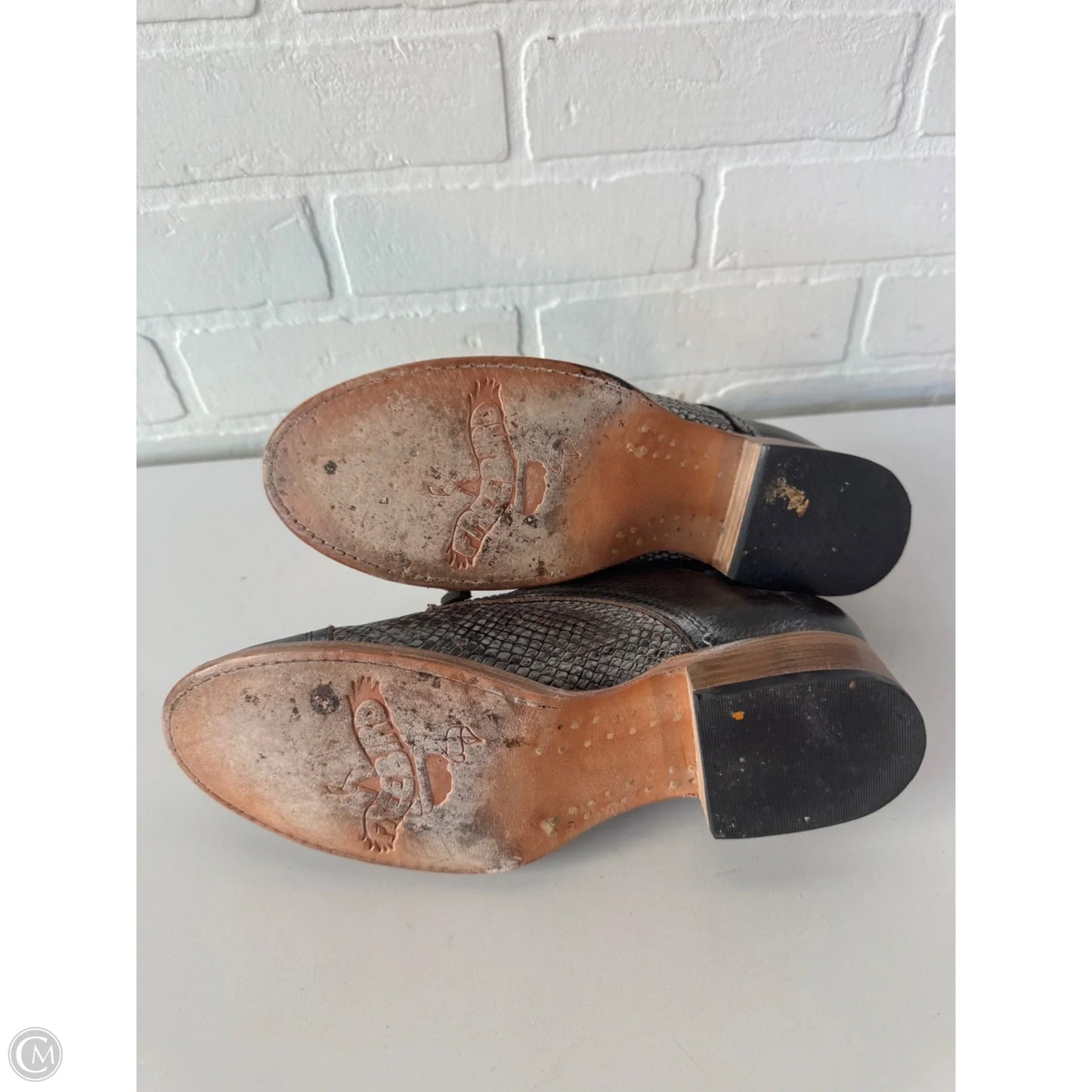 Shoes Flats By Freebird In Brown & Silver, Size: 8