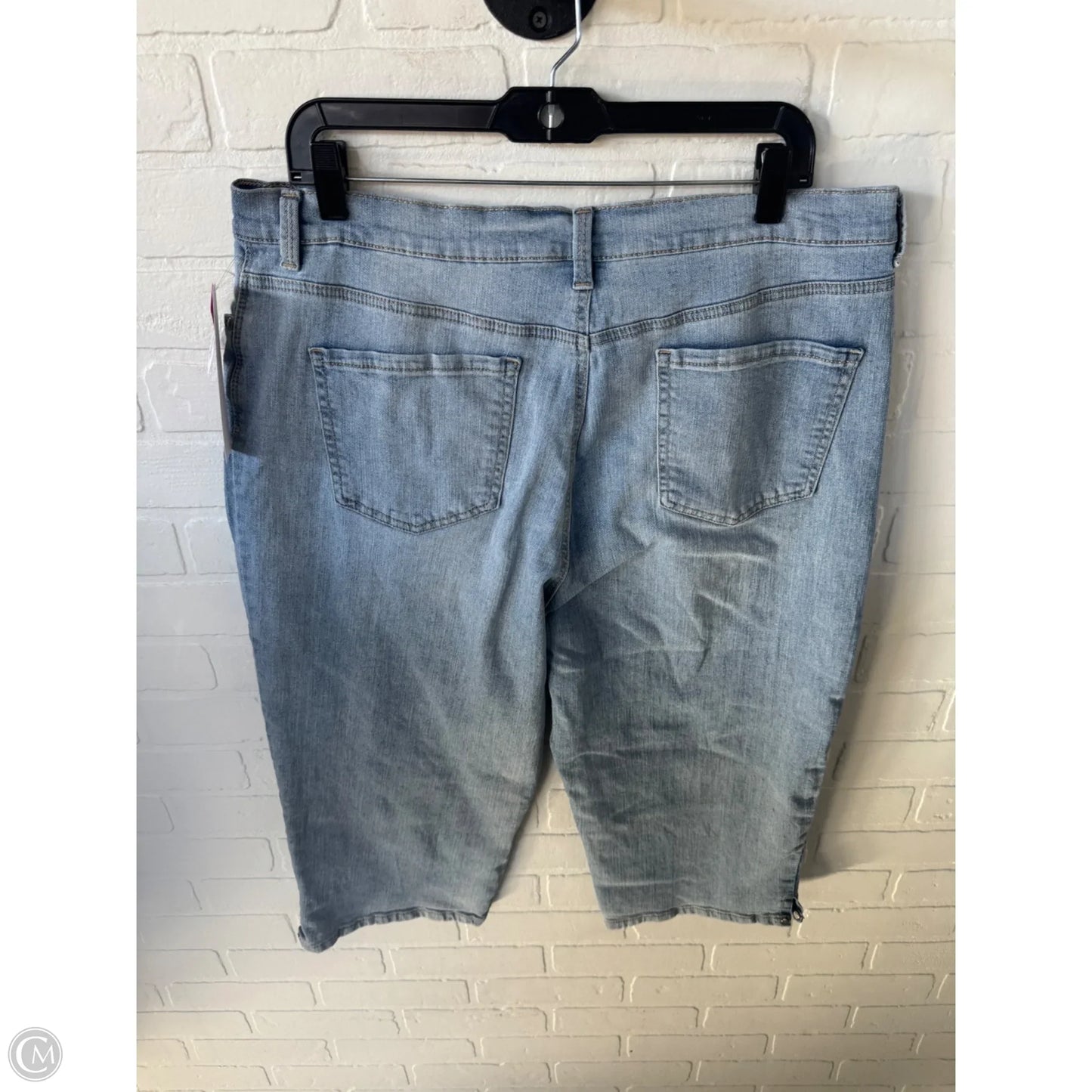 Capris By Gloria Vanderbilt In Blue Denim, Size: 16