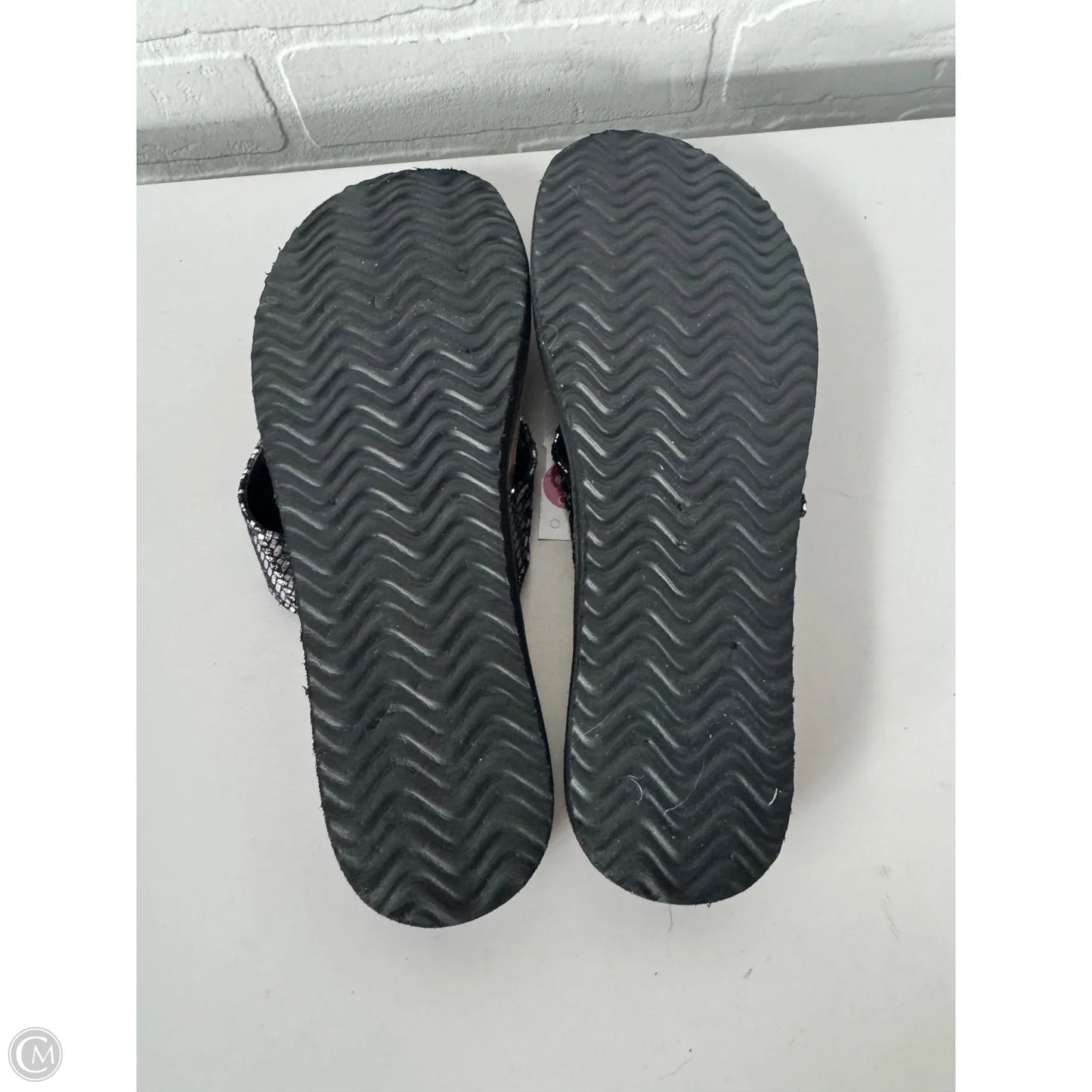 Sandals Flip Flops By Easy Spirit In Black & Silver, Size: 8.5
