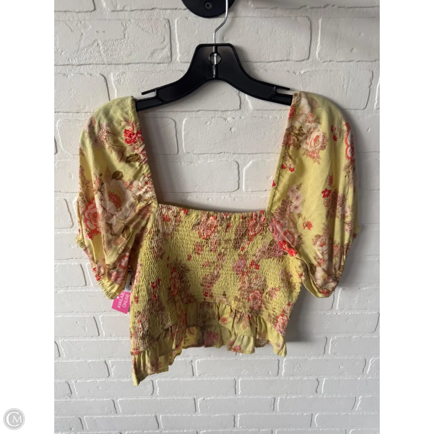 Top Short Sleeve By Clothes Mentor In Yellow, Size: M