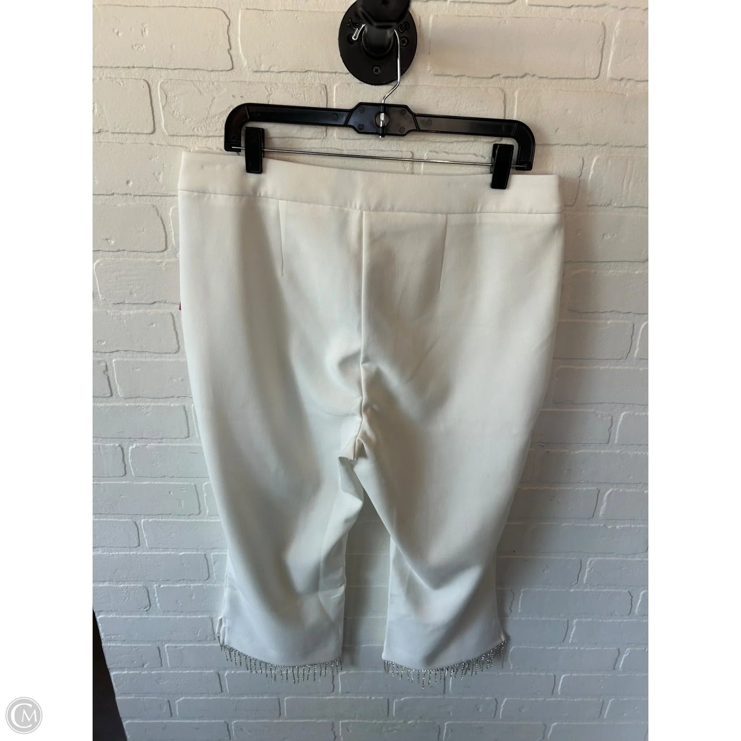 Capris By Bebe In White, Size: 12