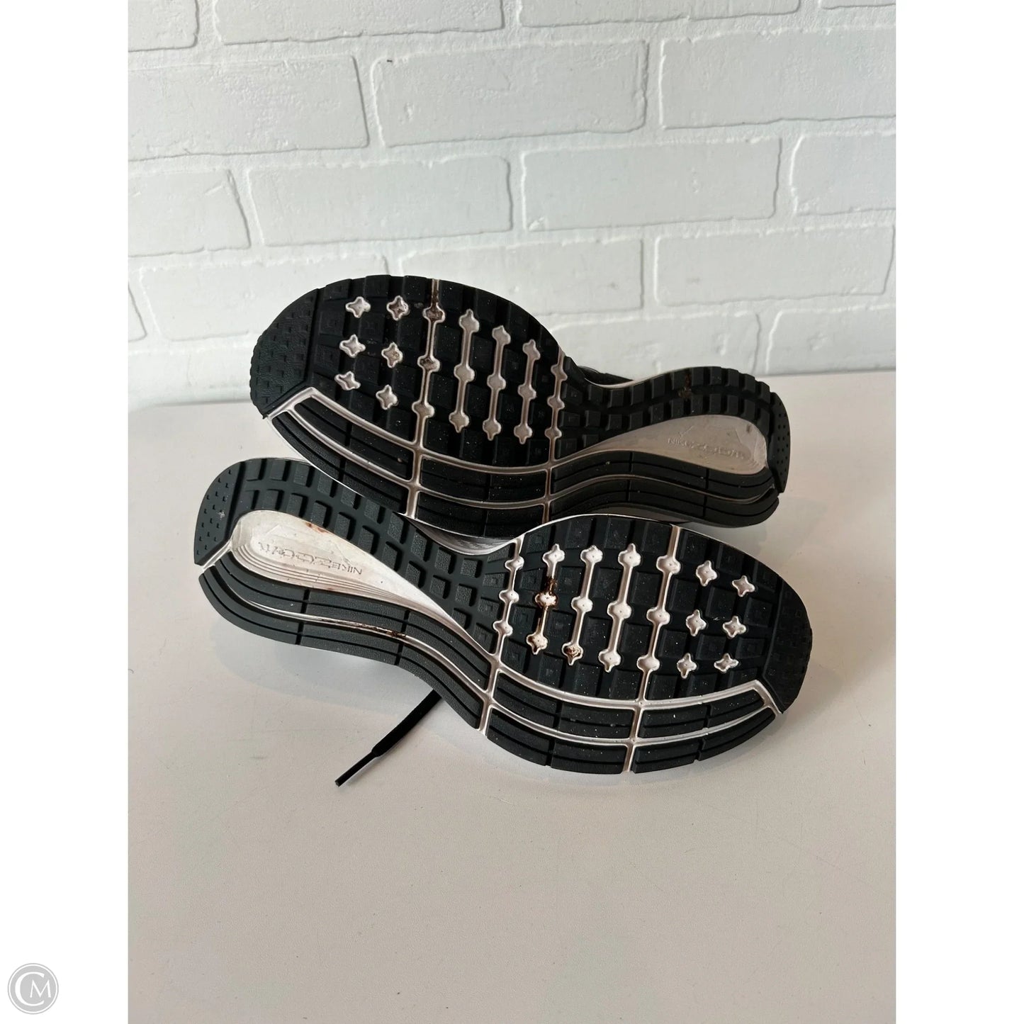 Shoes Athletic By Nike In Black & White, Size: 10