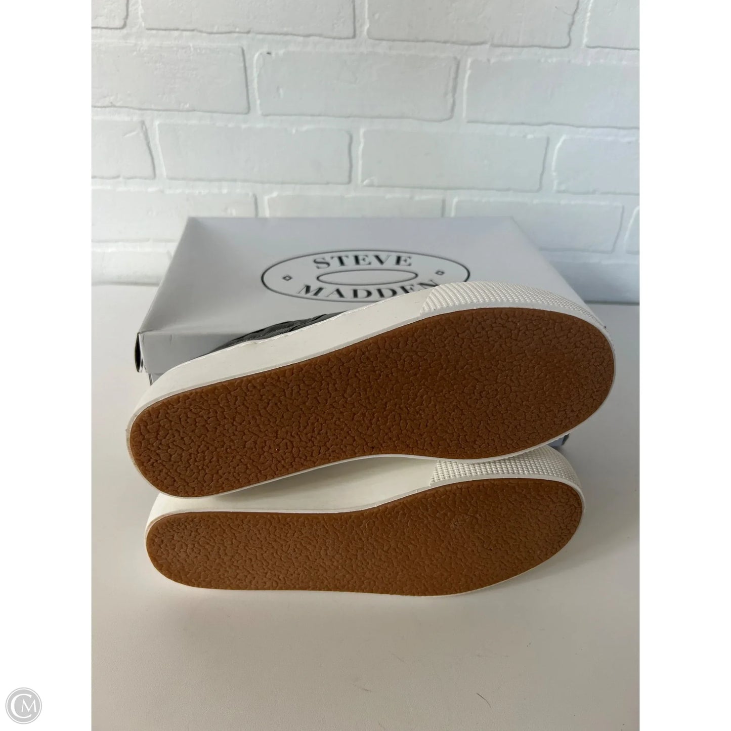 Shoes Sneakers By Steve Madden In Grey & White, Size: 6