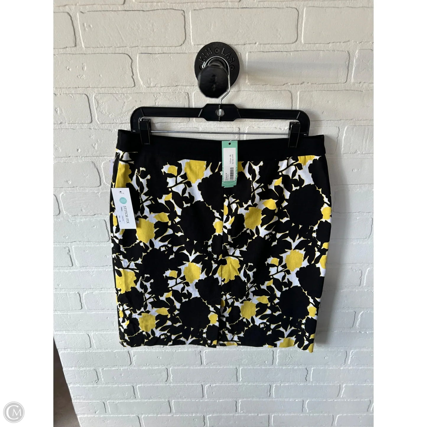 Skirt Midi By Clothes Mentor In Black & Yellow, Size: 16