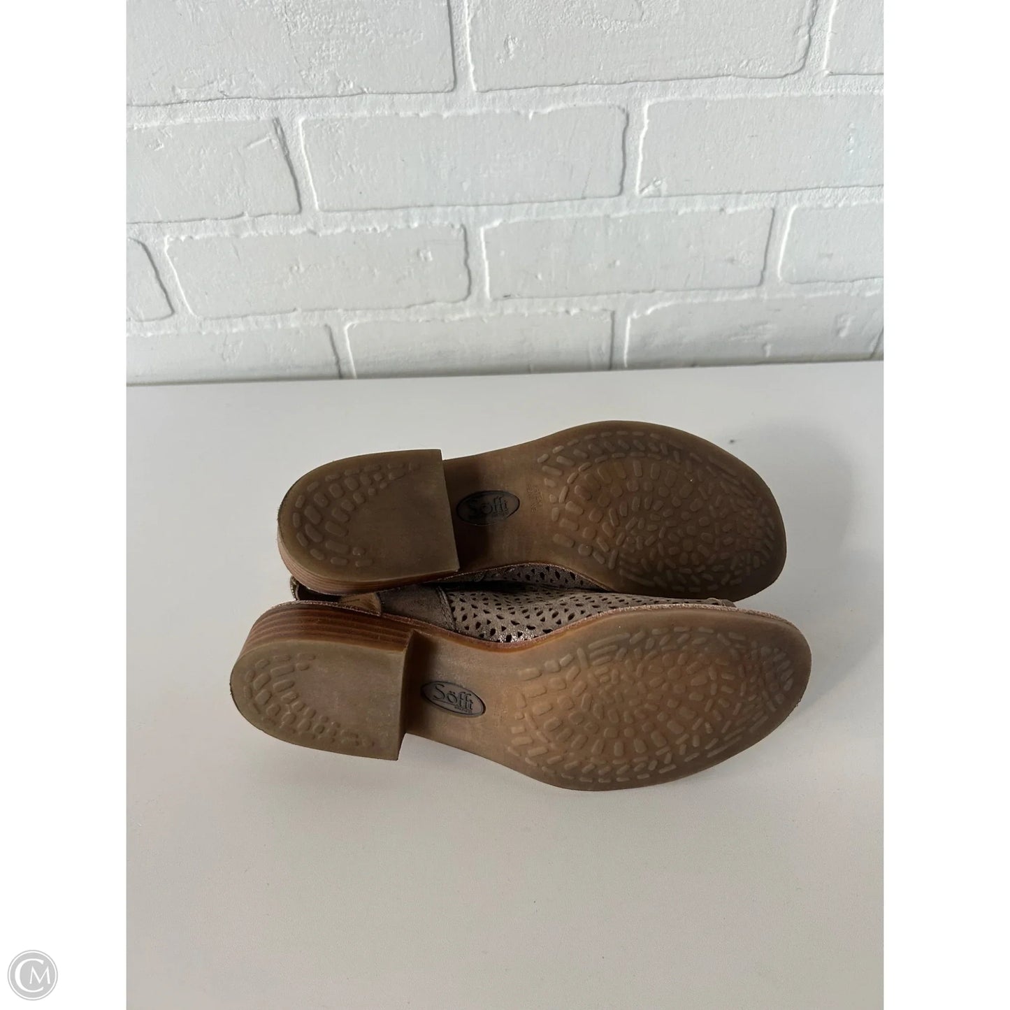 Sandals Flats By Sofft In Bronze, Size: 6.5