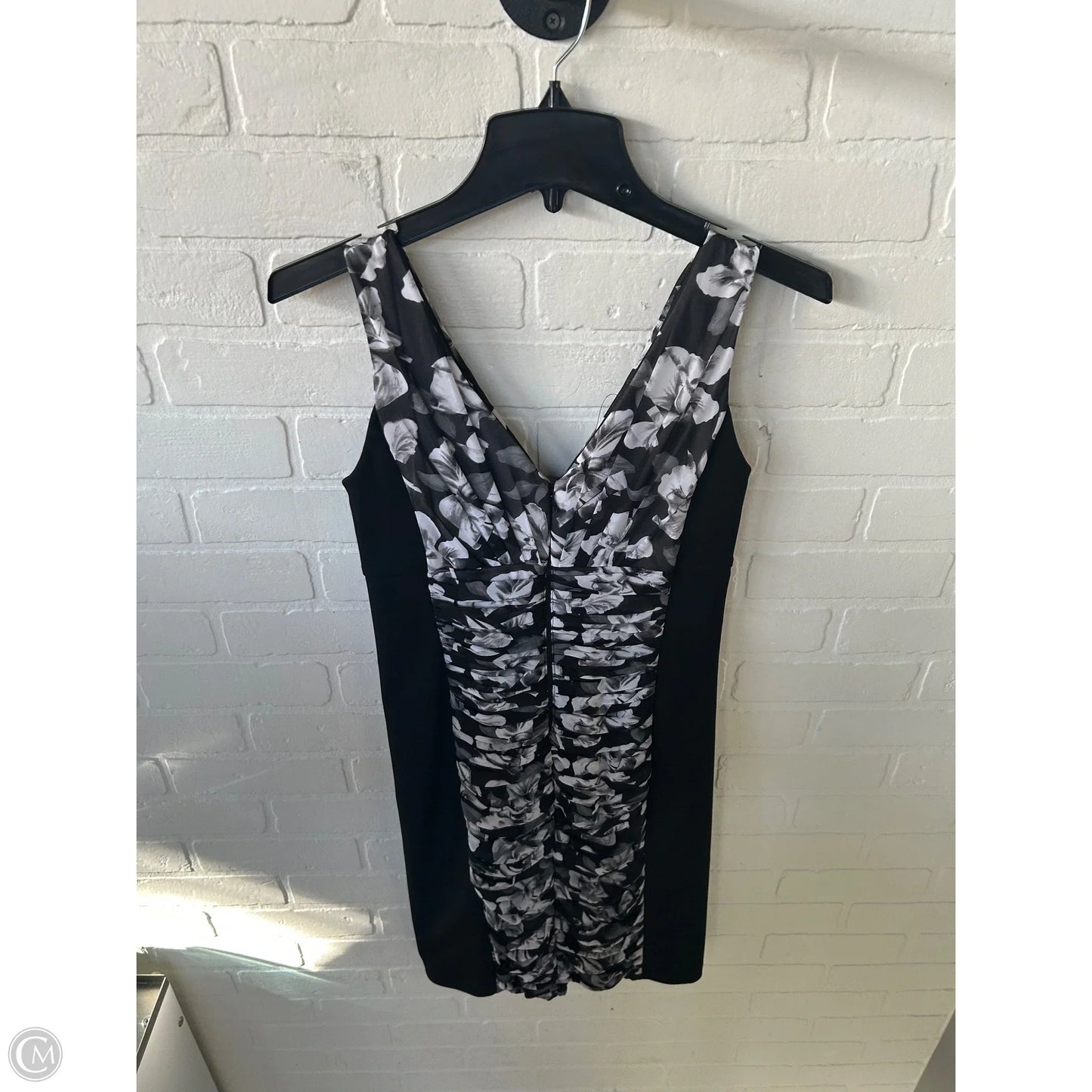 Dress Party Short By White House Black Market In Black & Grey, Size: S