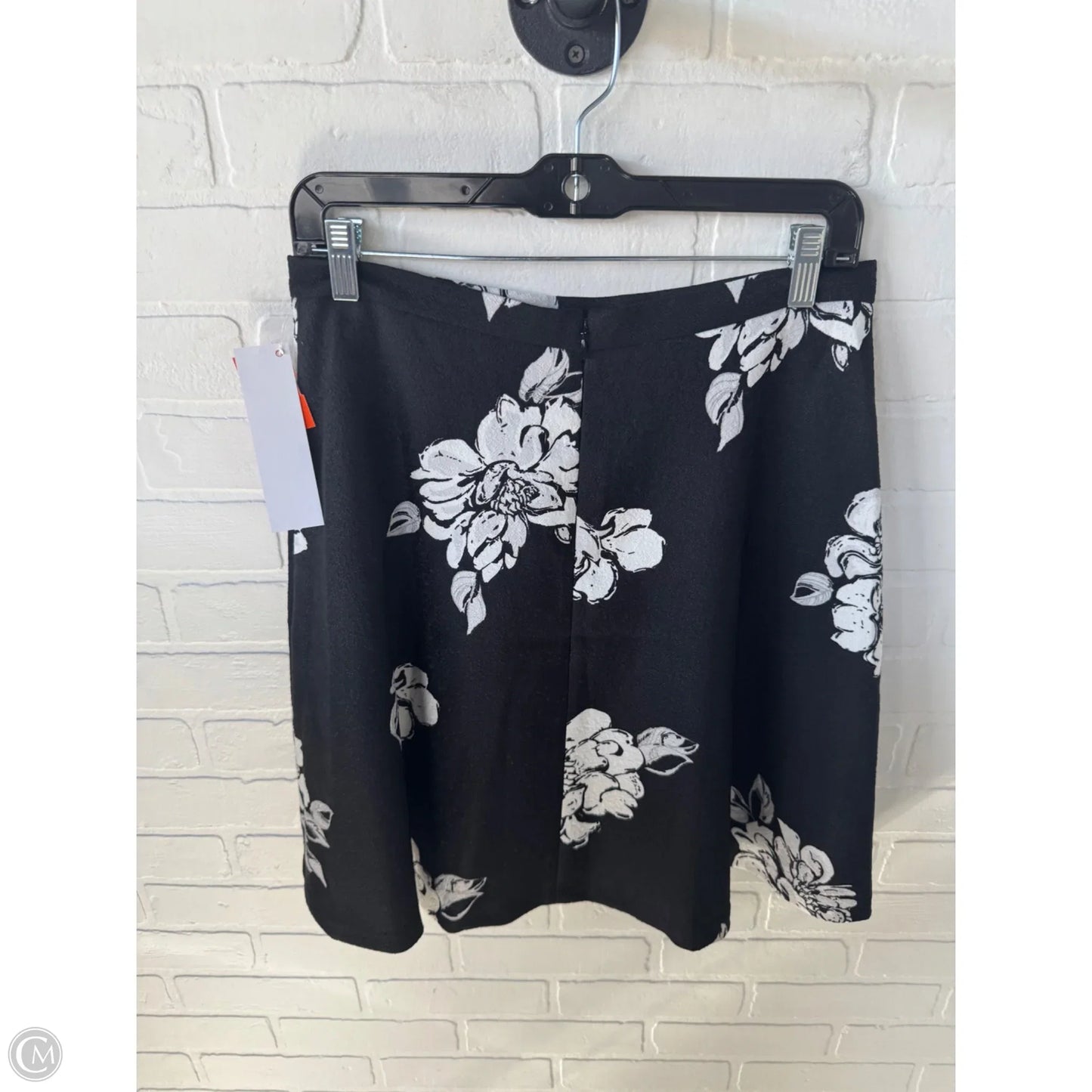 Skirt Mini & Short By Ann Taylor In Black & White, Size: 4