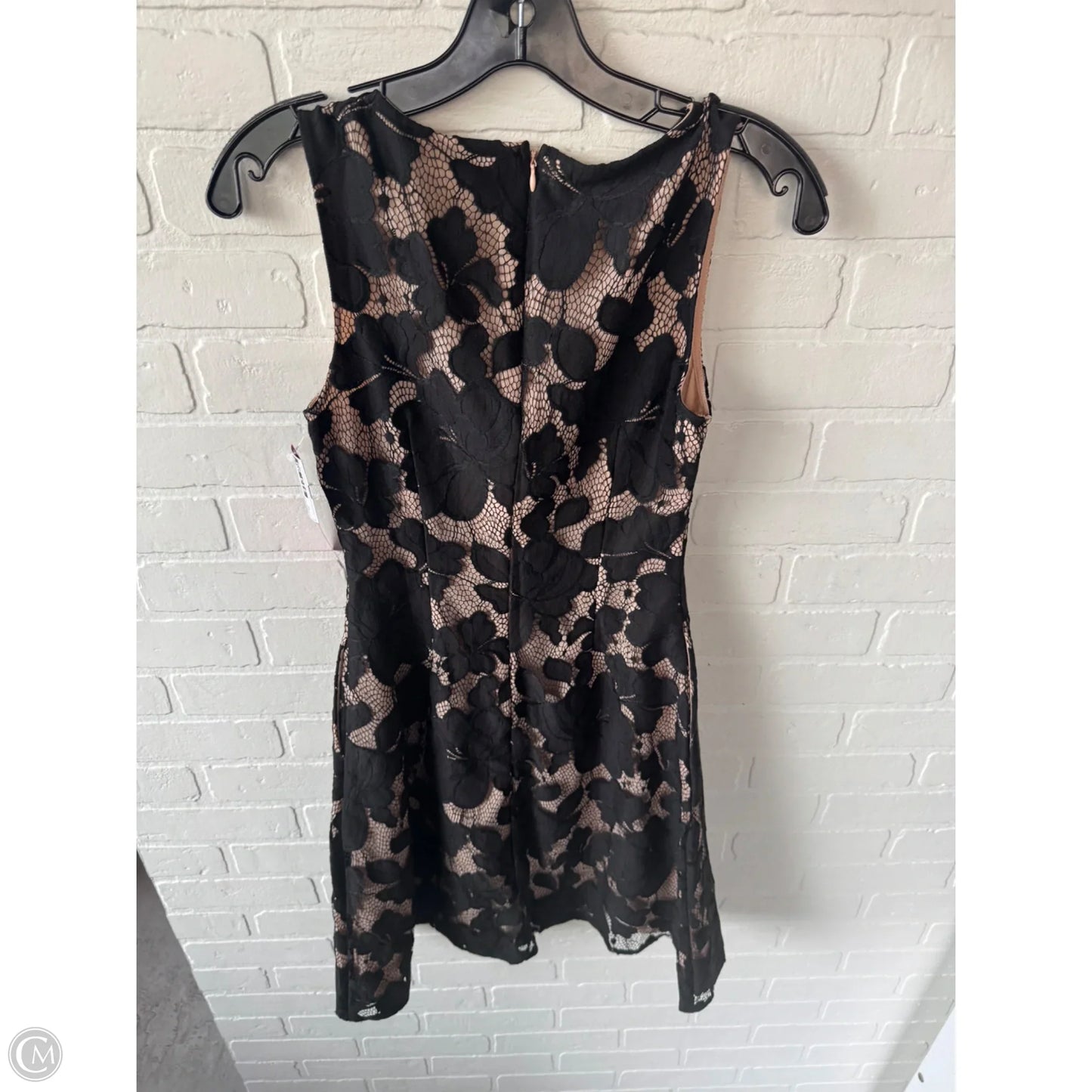 Dress Party Short By Clothes Mentor In Black & Tan, Size: Xs