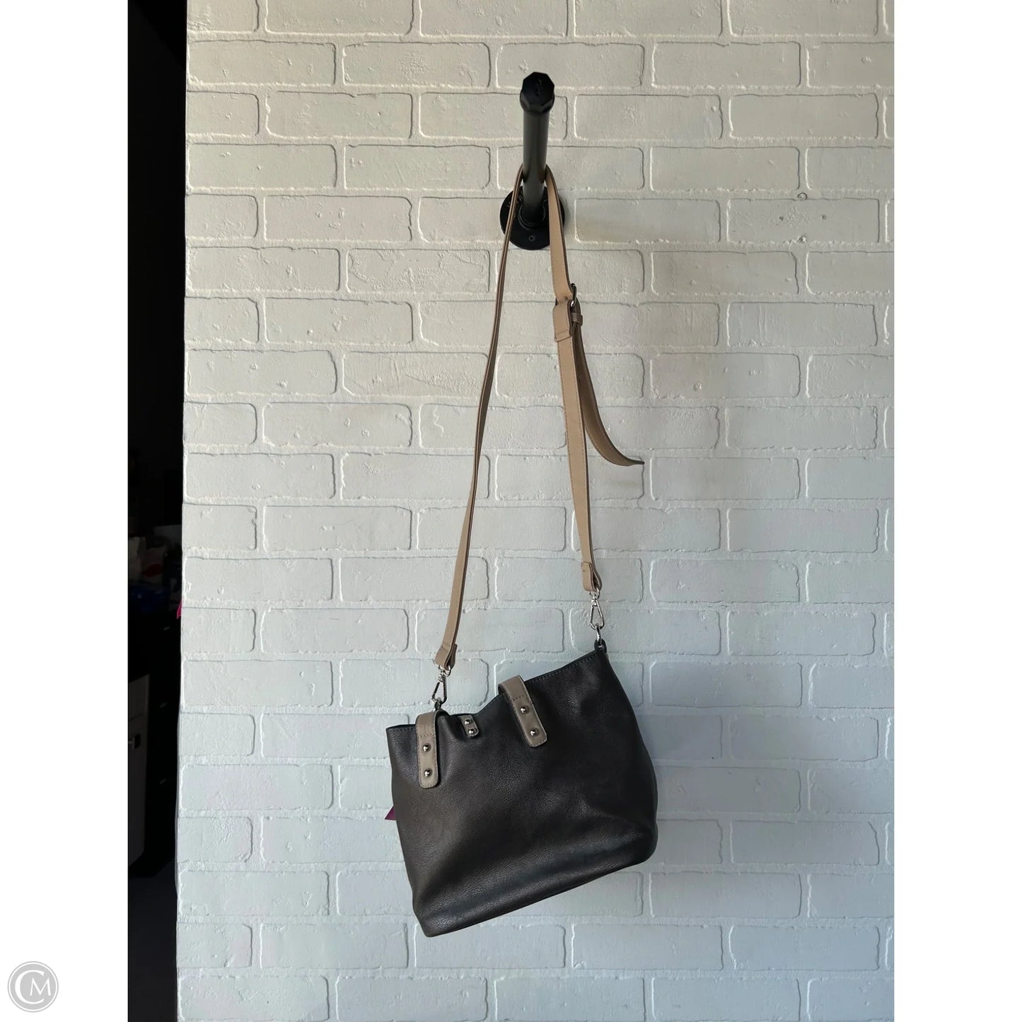 Handbag By Clothes Mentor, Size: Medium