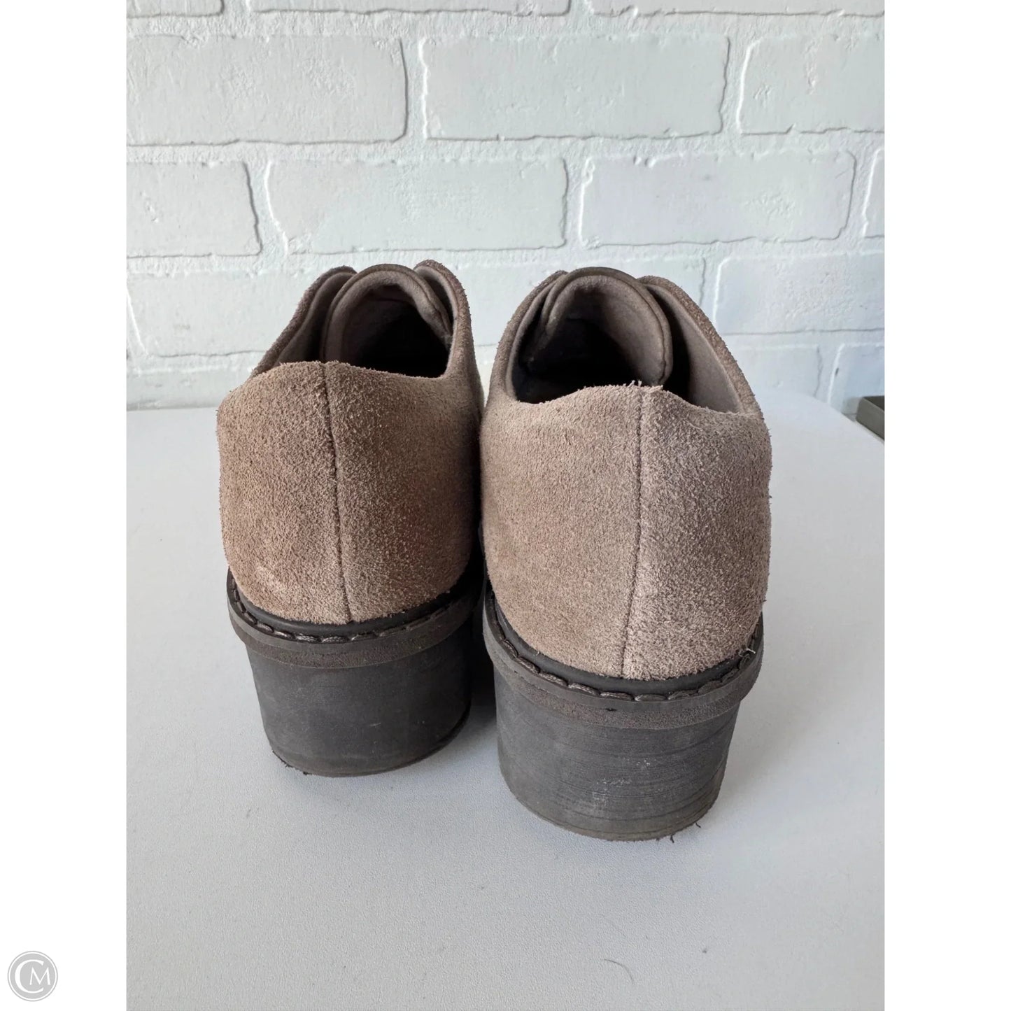 Shoes Flats By Clarks In Brown, Size: 9